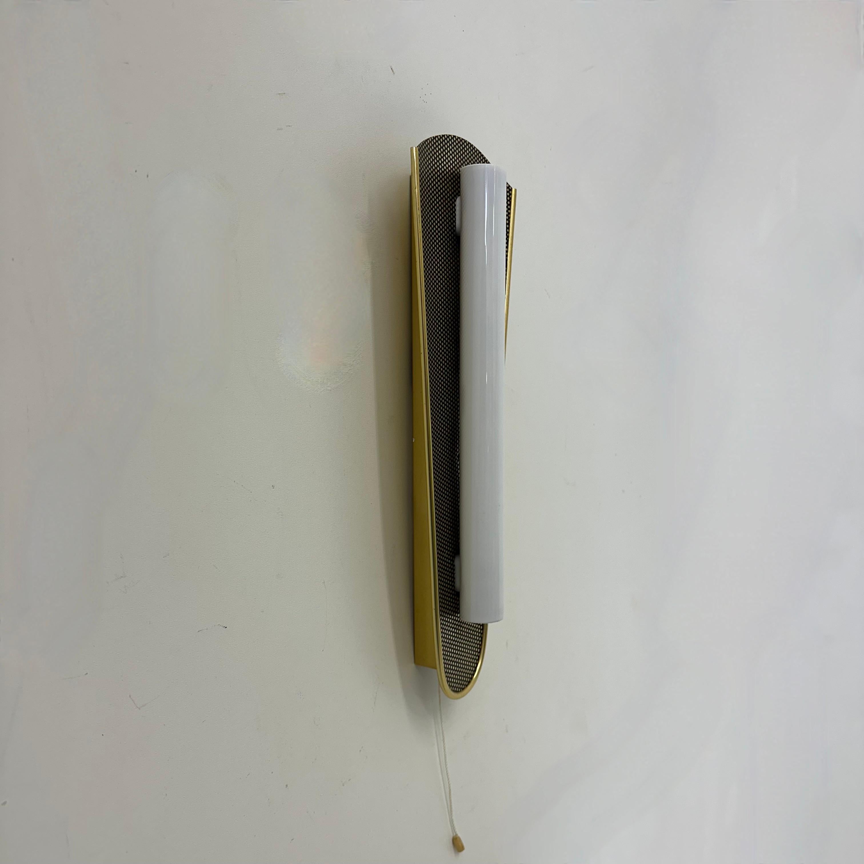 Lámpara de pared de mediados de siglo de Erco , años 50 en venta 3