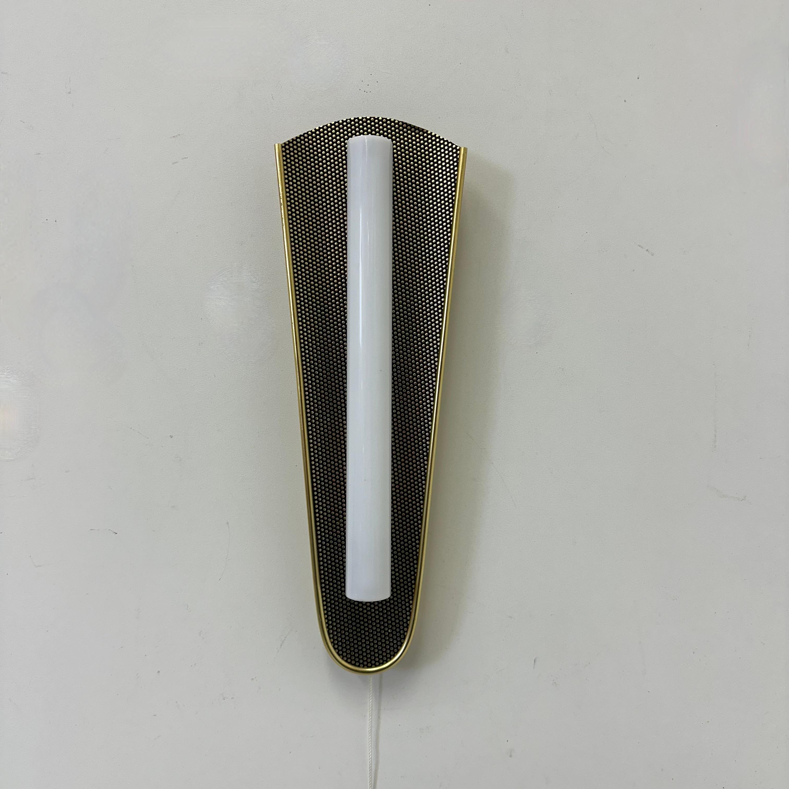 Lámpara de pared de mediados de siglo de Erco , años 50 en Bueno estado para la venta en Delft, NL