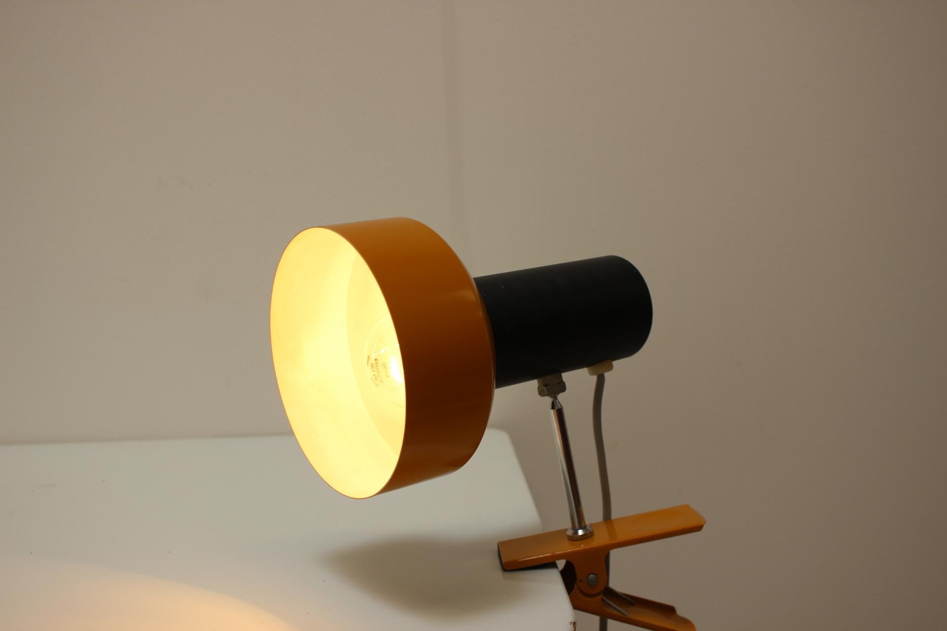 Métal Lampe murale du milieu du siècle par Napako, années 1970, Tchécoslovaquie en vente