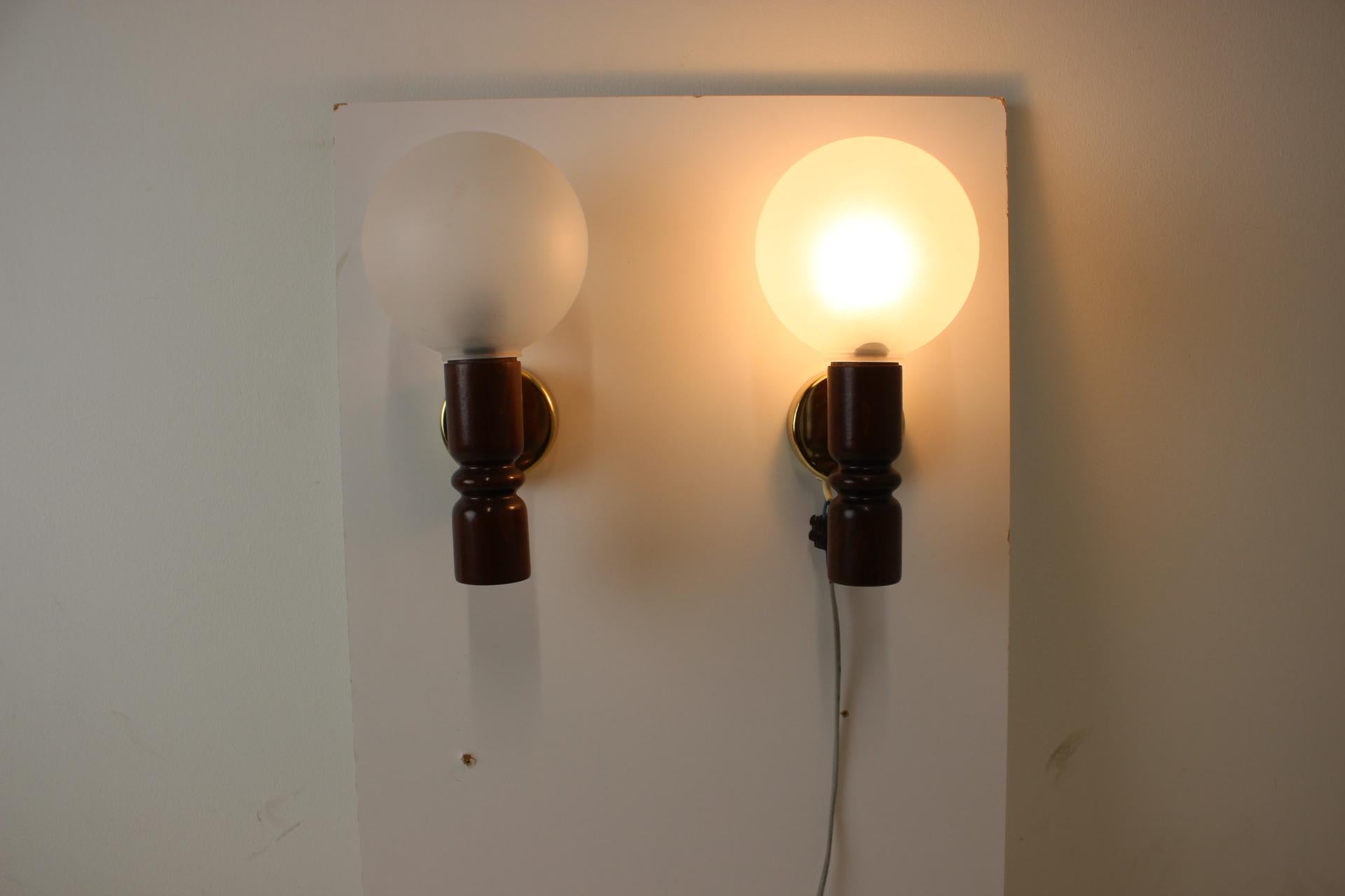 Mid-Century Wall Lamp by Pokrok Zilina, 1970's For Sale 1