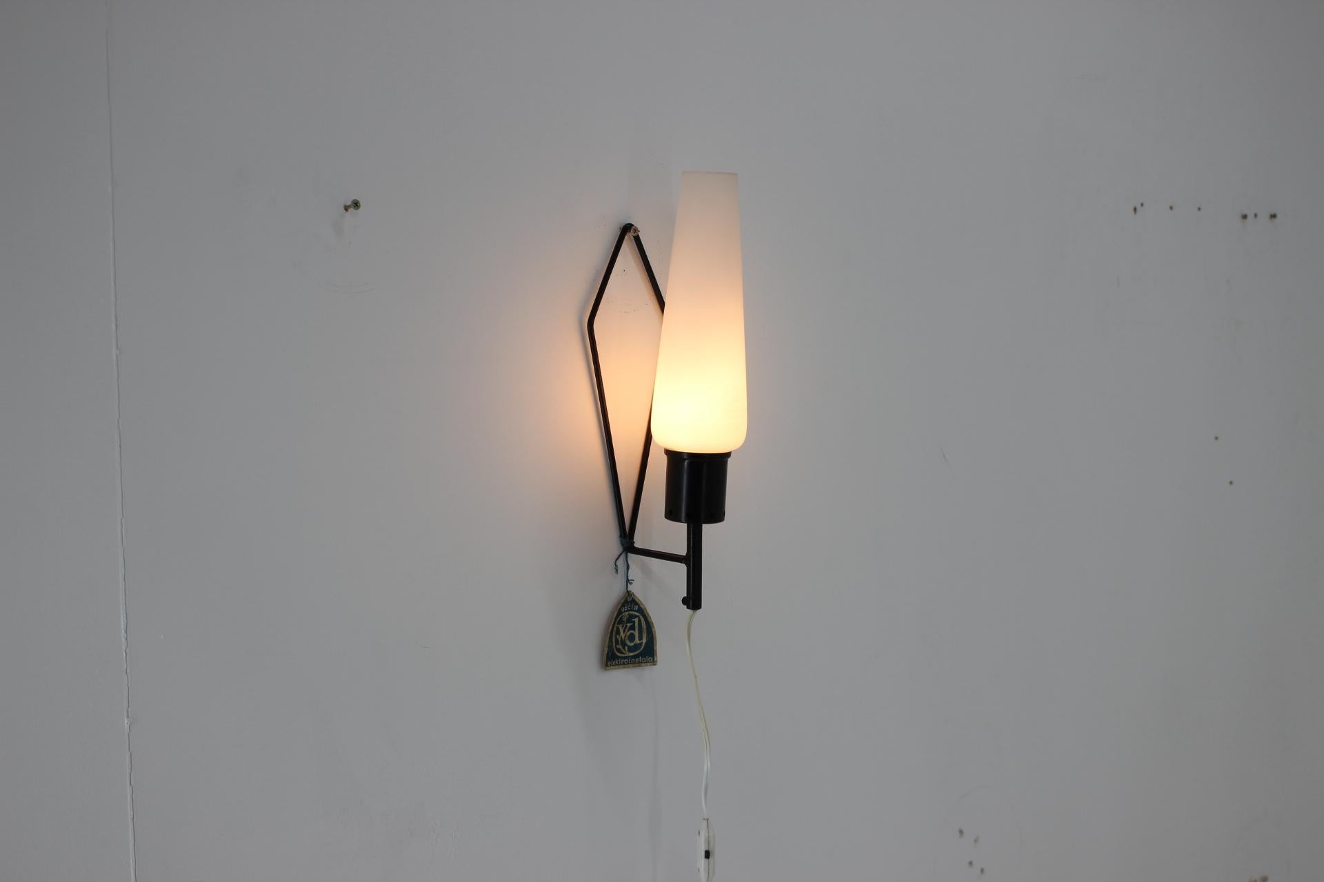 Czech Midcentury Wall Lamp, Elektroinstala Děčín, 1970 For Sale