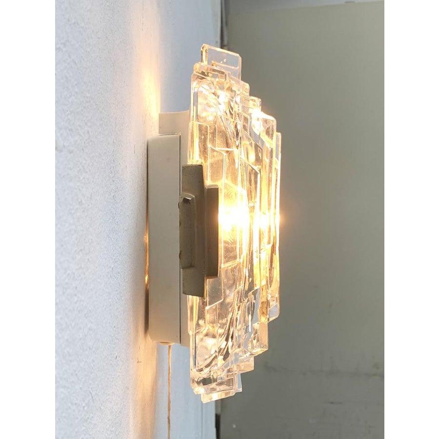 Lámpara de pared de mediados de siglo en cristal helado de Orrefors Metal en venta