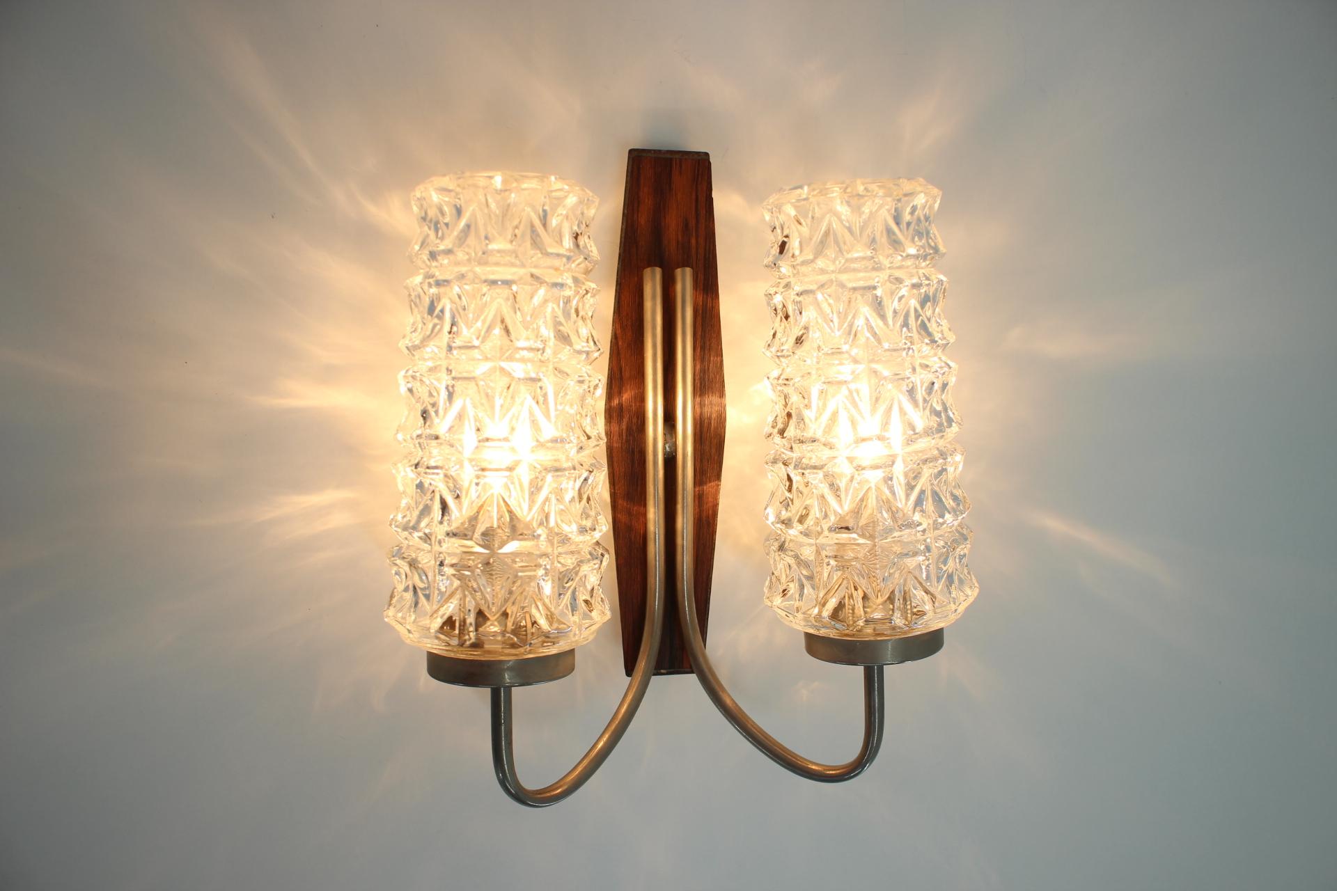 Mid-Century Modern Midcentury Wall Lamp in Style of Stilnovo, 1970s For Sale