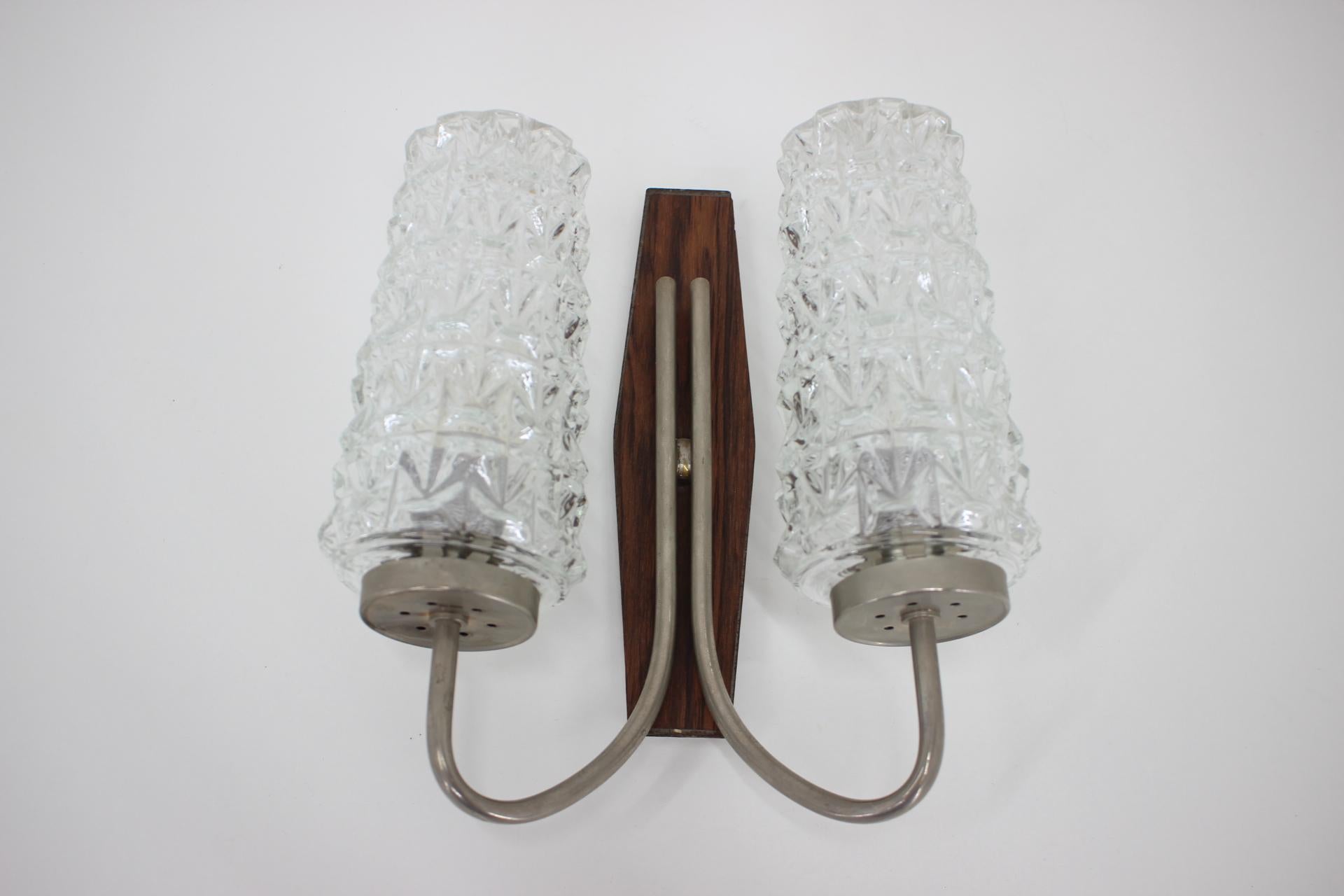 Midcentury Wall Lamp in Style of Stilnovo, 1970s In Good Condition For Sale In Praha, CZ