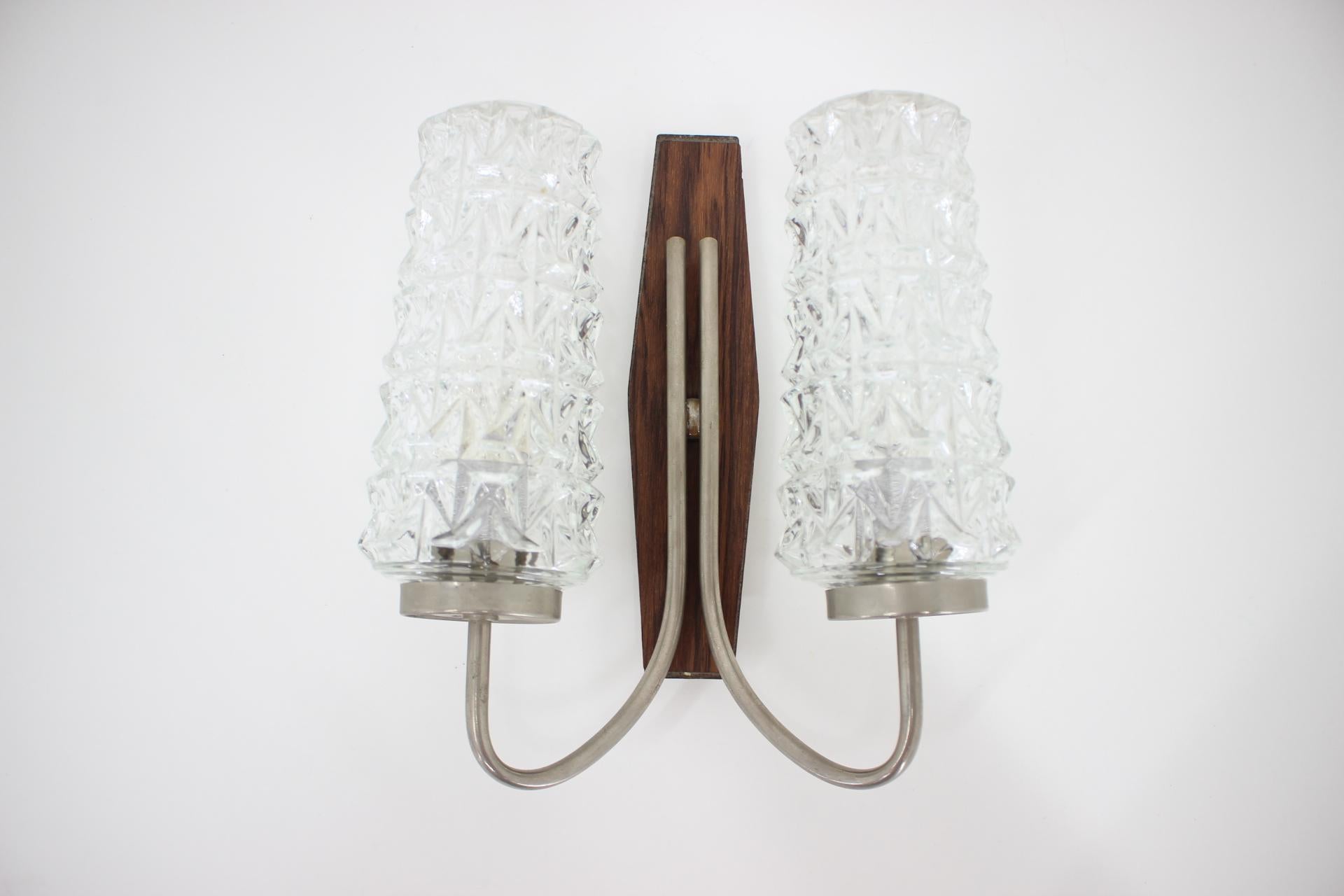 Metal Midcentury Wall Lamp in Style of Stilnovo, 1970s For Sale