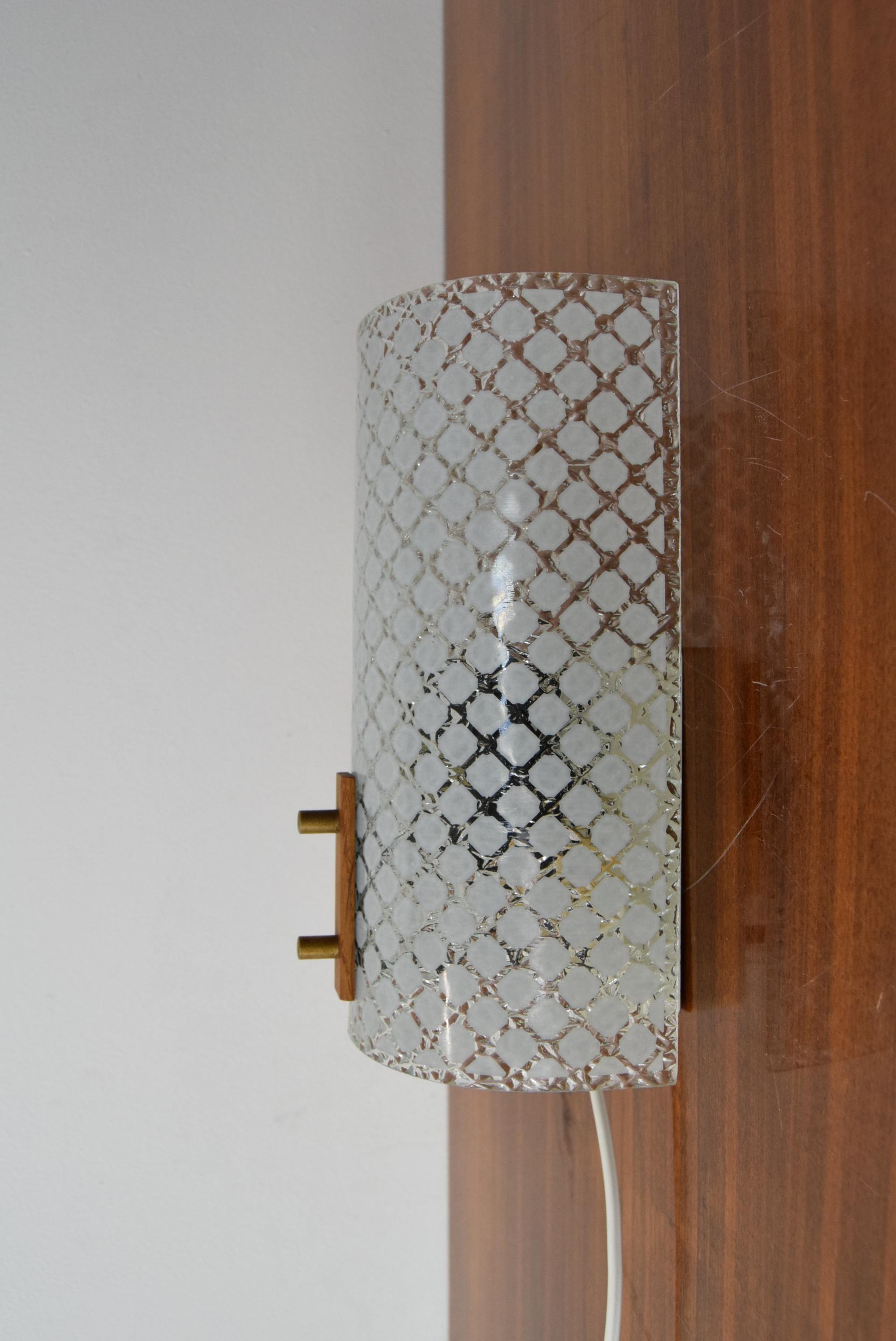 Metal Mid-century Wall Lamp, circa 1980's.  For Sale