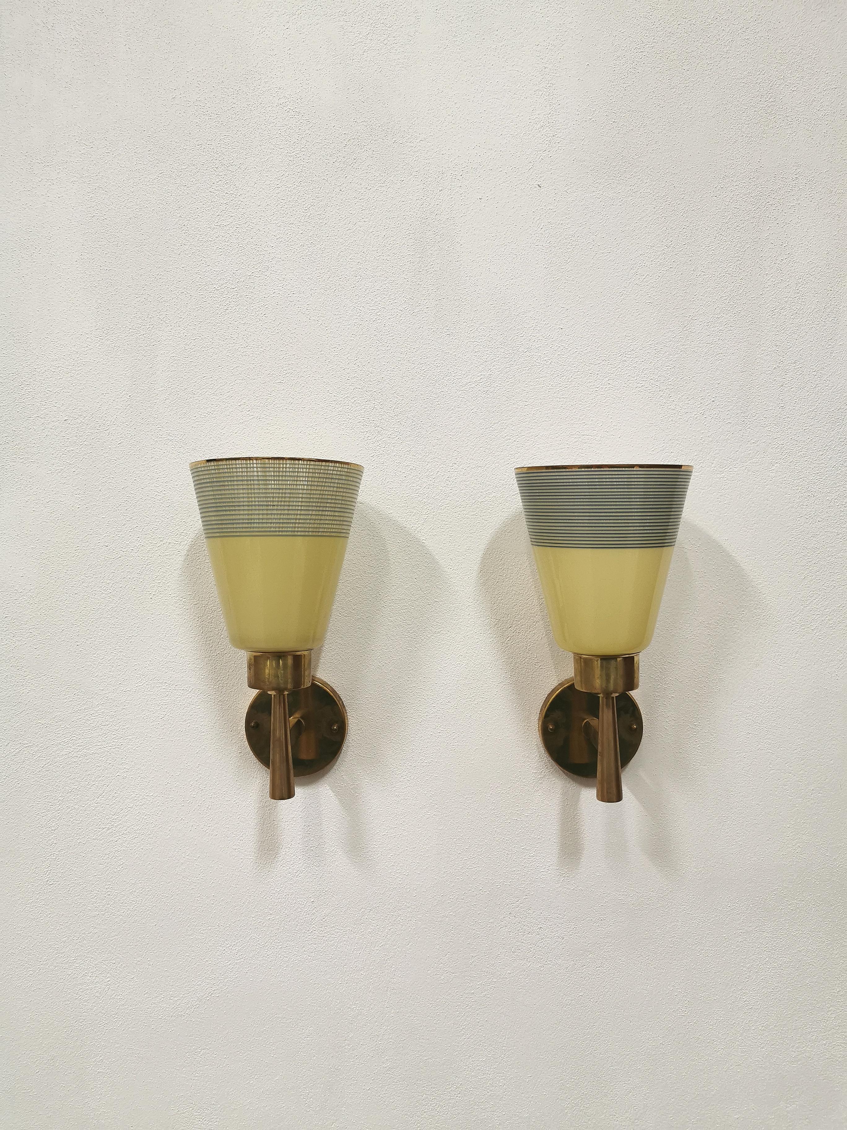 Mid Century Wall Lights Sconces Yellow Crystal Glass Brass Italy 1950s Set of 2 In Good Condition In Palermo, IT