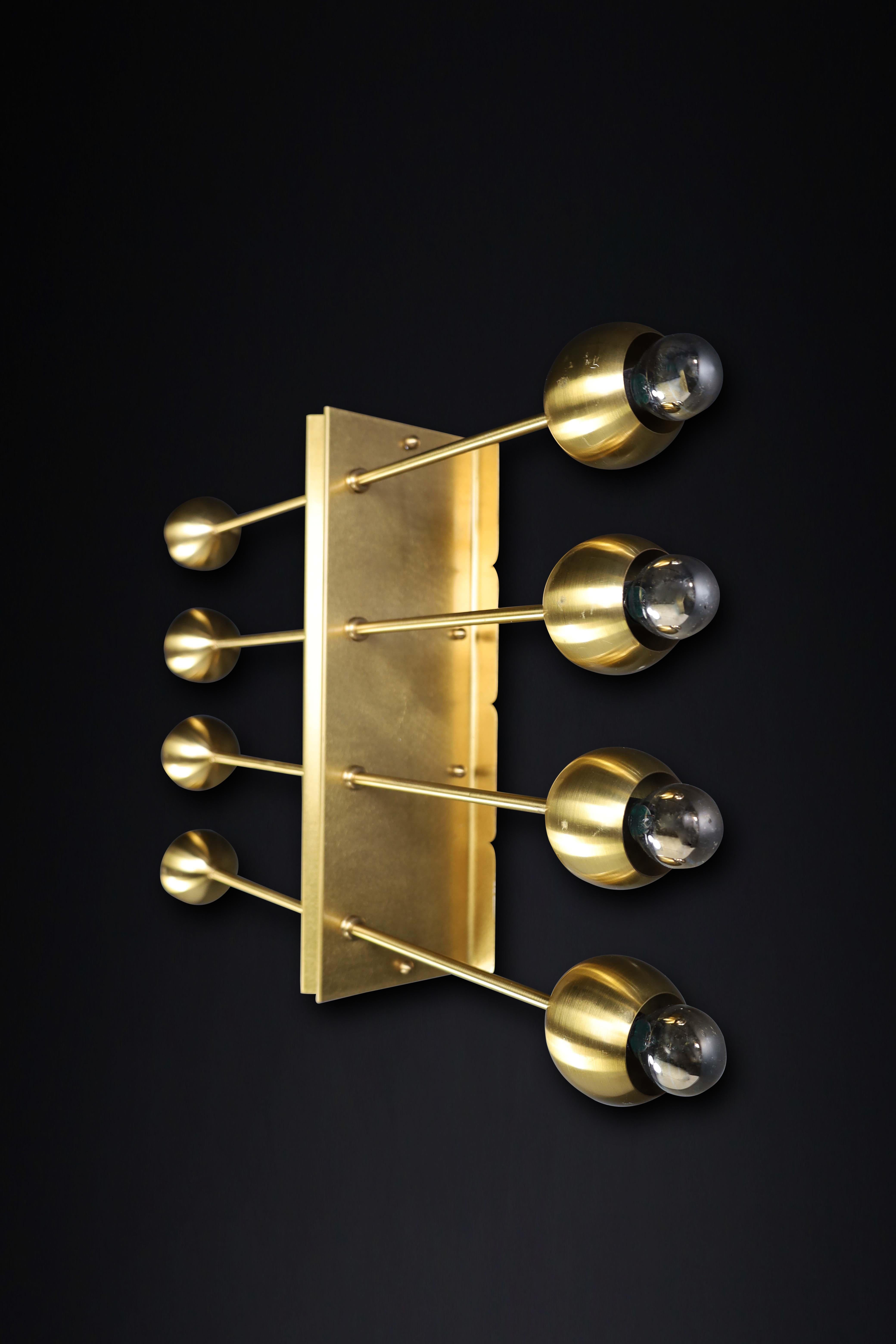Italian Midcentury Wall Lights in Brass Italy 1960s For Sale