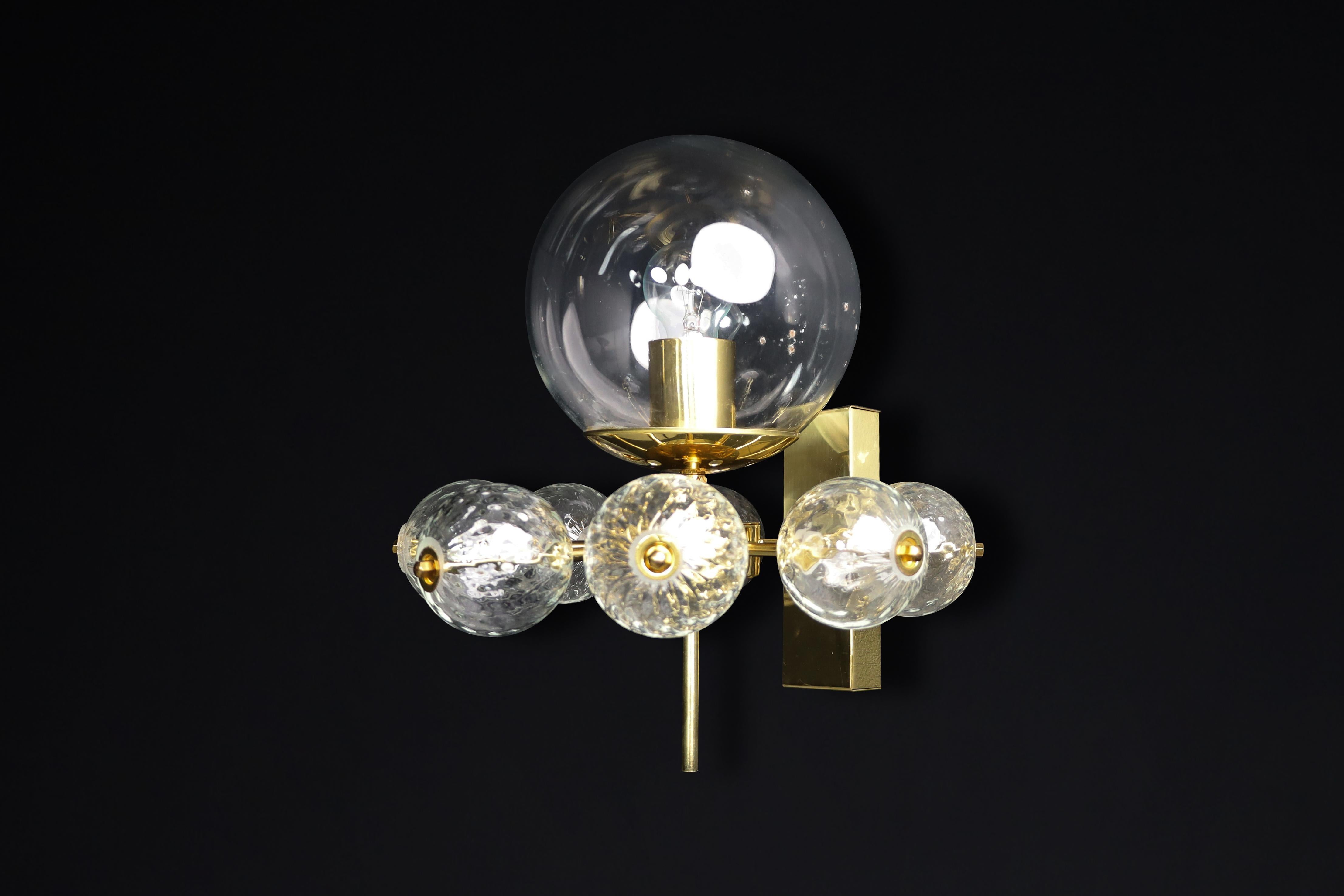 Mid-Century Wall Lights with Brass Fixture and Hand-Blown Glass Globes by Preciosa, Czechia, 1960

This stunning Mid-Century wall light features a brass fixture designed and produced by the renowned Preciosa Factory in Czechia. It includes a large,