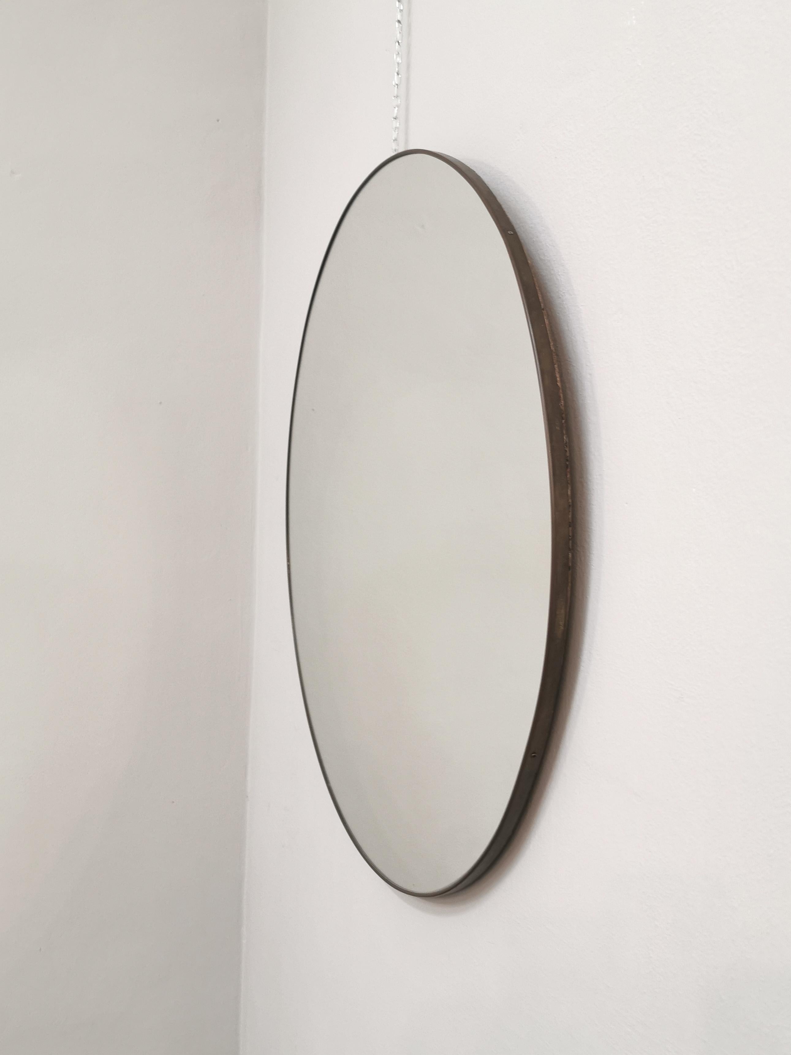 Large circular wall mirror with brass frame. produced in Italy between the 1950s and 1960s.