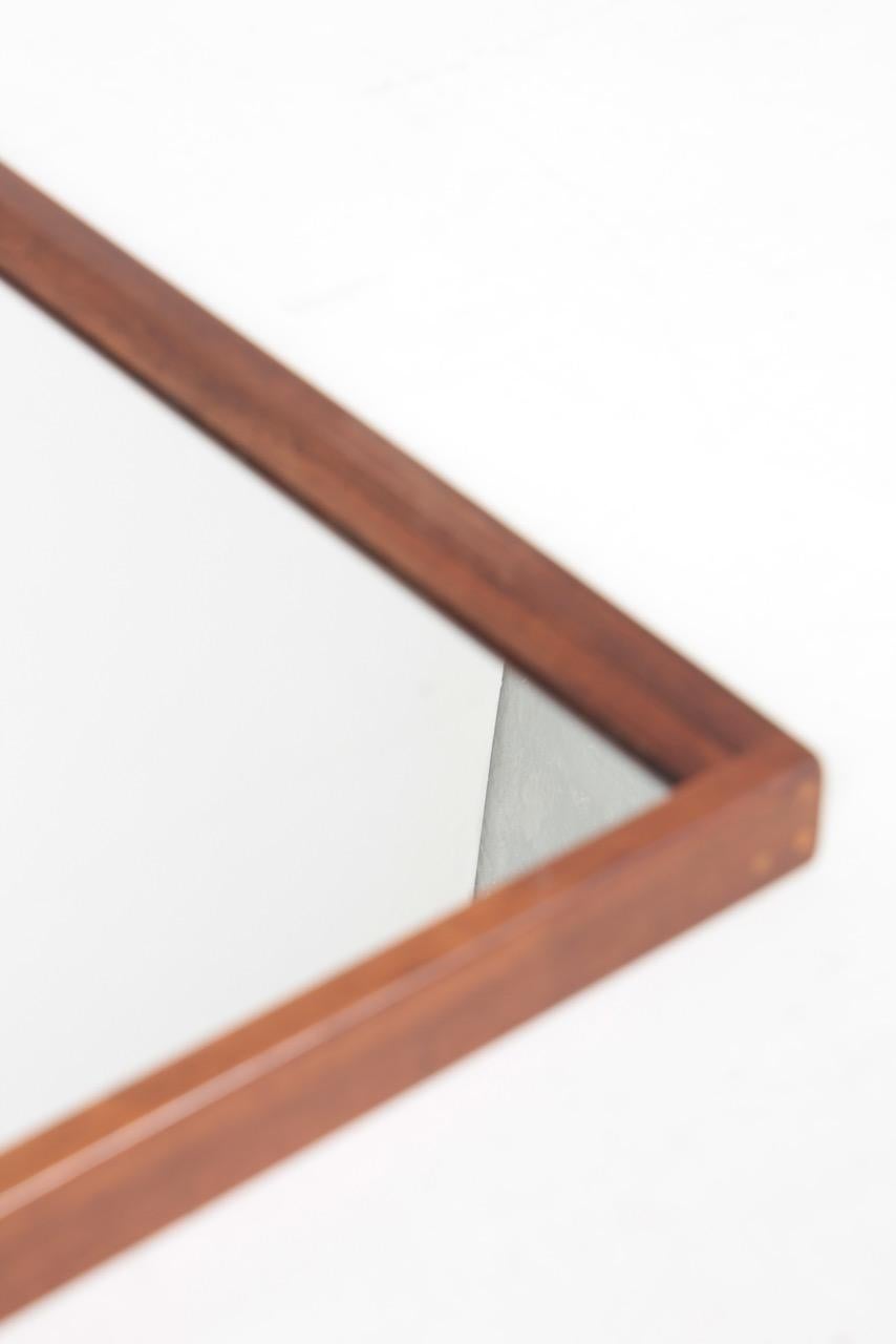 Scandinavo moderno Specchio da parete del Medioevo in legno di palissandro di Kai Kristiansen, Danimarca Moderna, anni '60 in vendita