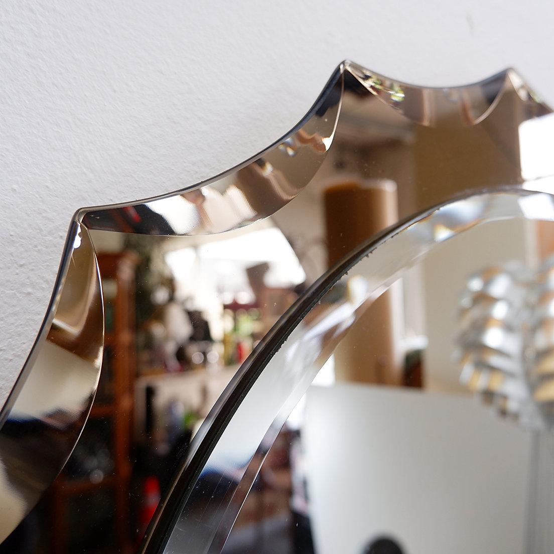 20ième siècle Miroir mural du milieu du siècle dans le style de Cristal Arte, années 1960 en vente