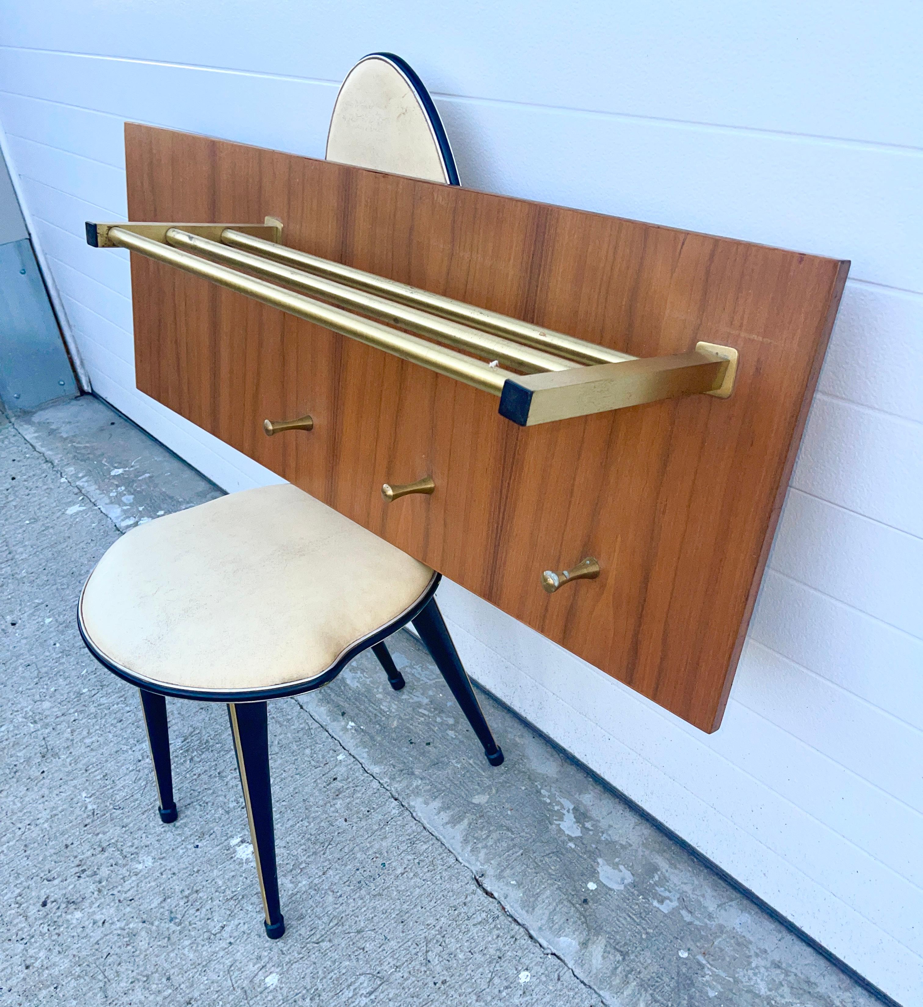 Perchero de pared de mediados de siglo Aluminio en venta