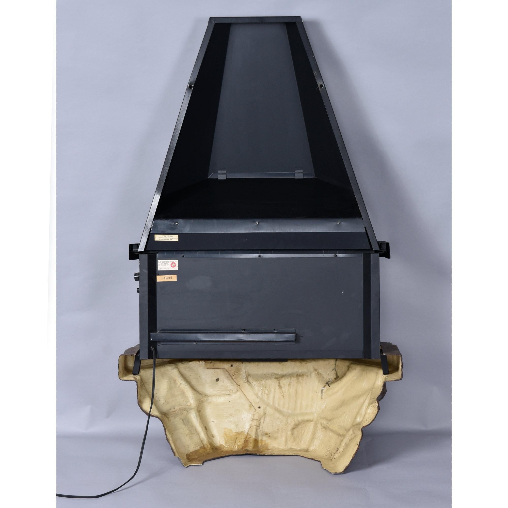 Camino elettrico a parete Mid-Century in finta pietra con riscaldatore A Space in vendita 6