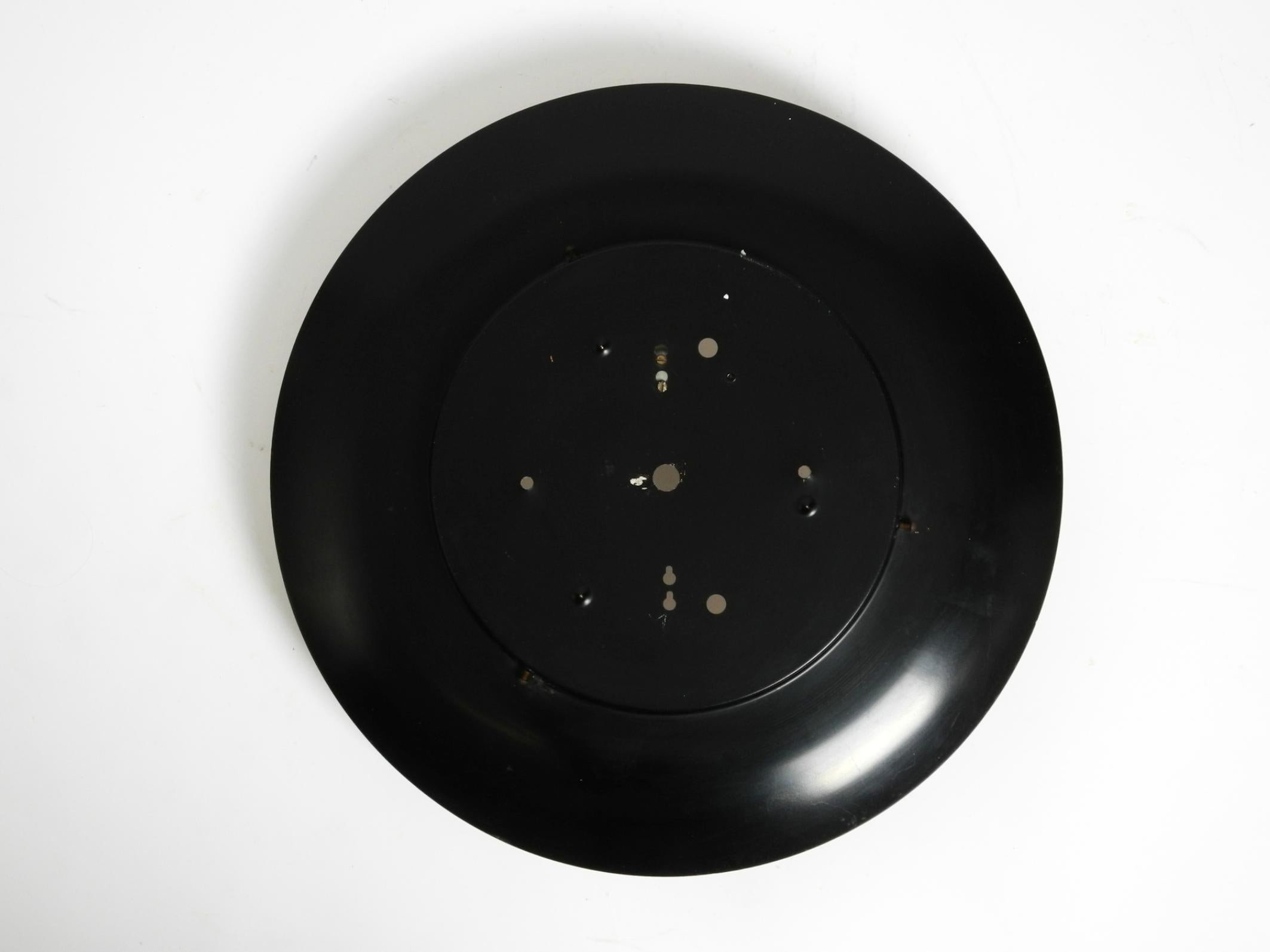 Applique ou plafonnier du milieu du siècle dernier en verre avec réflecteur en métal plaqué laiton en vente 7