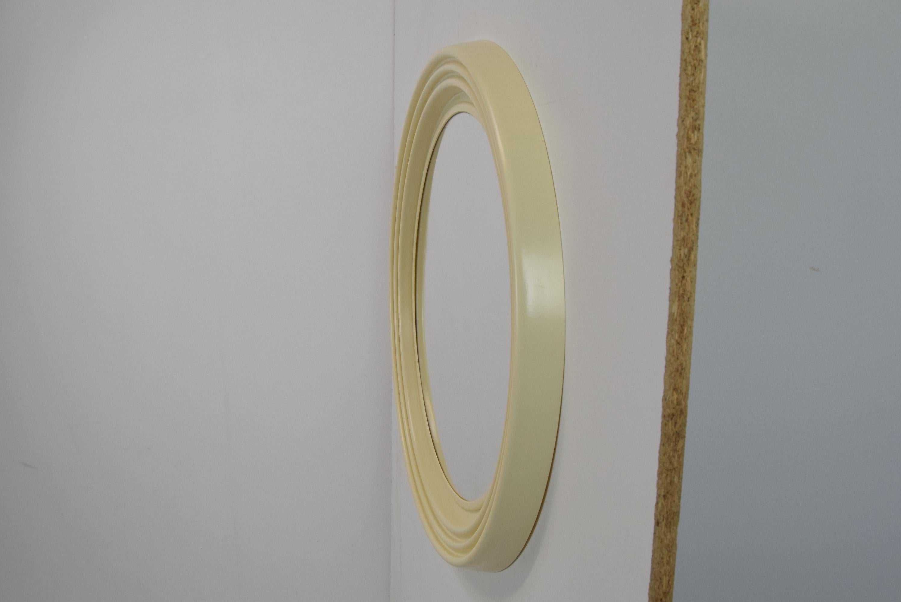 Mid-Century Wall Round Mirror, 1960's In Good Condition For Sale In Praha, CZ