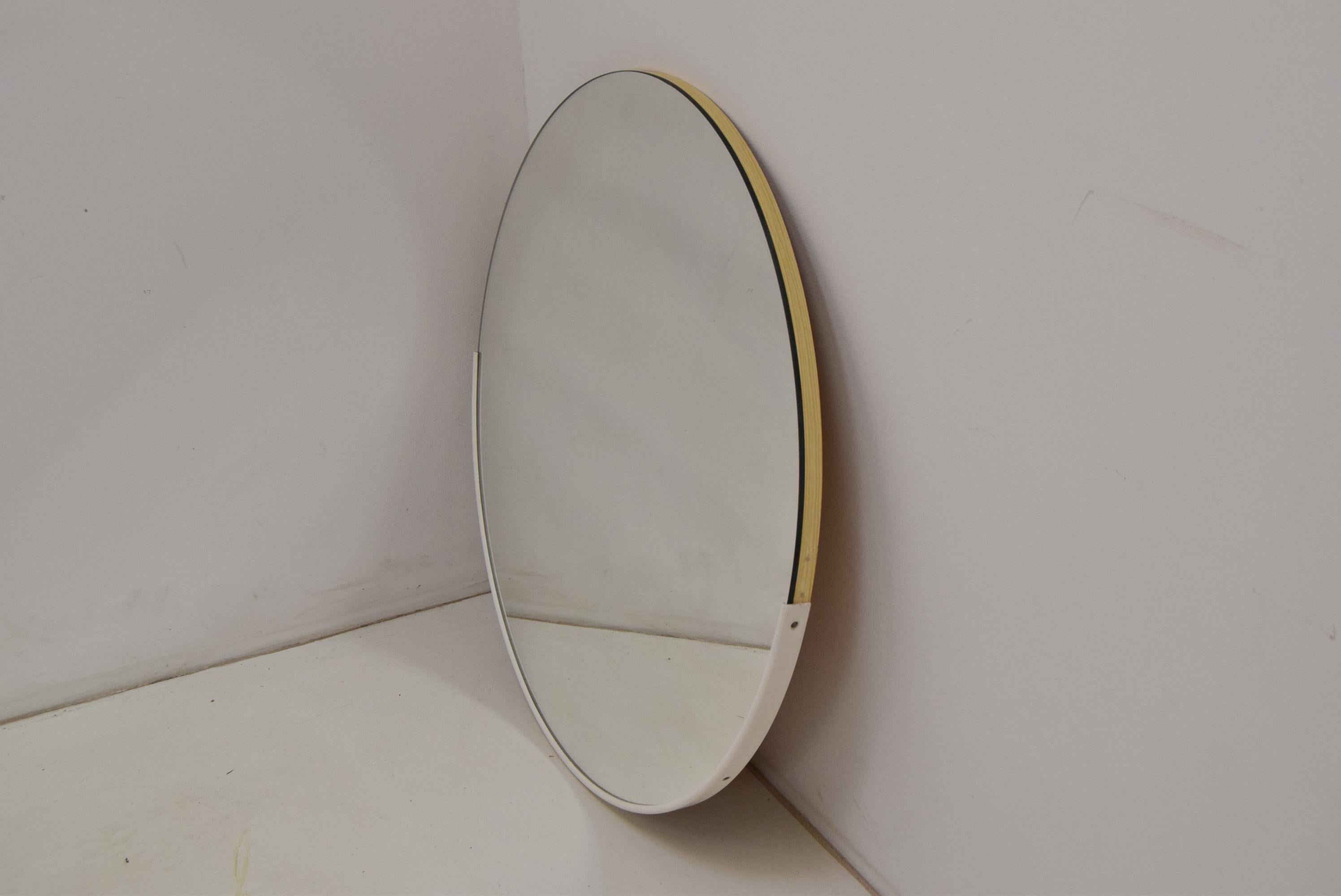 Made in Czechoslovakia
Made of Mirror, Plastic, Veneer
Re-polished
Good Original condition.