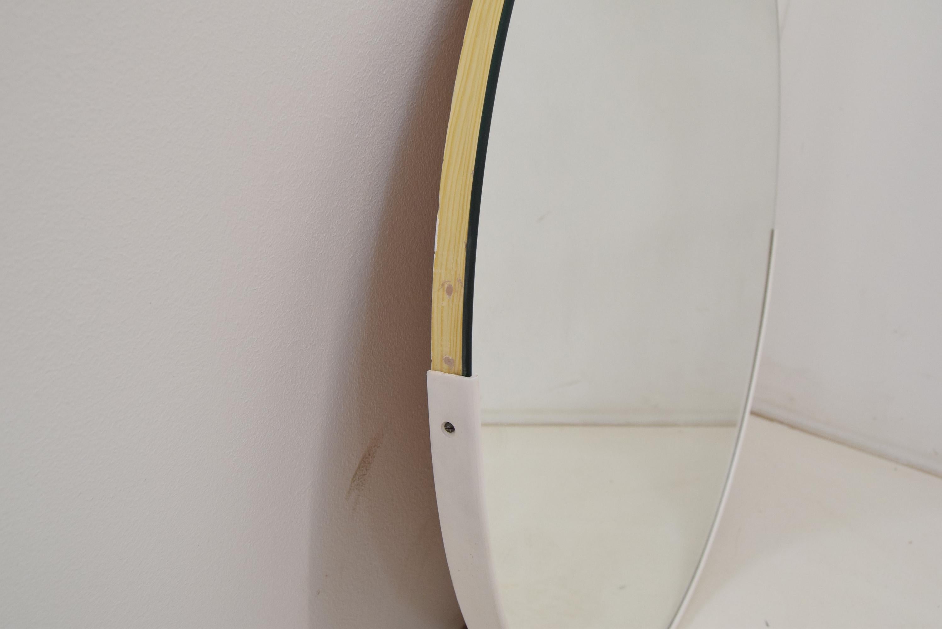 Midcentury Wall Round Mirror, 1970s In Good Condition For Sale In Praha, CZ