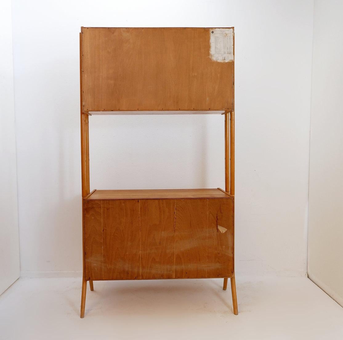 Mid century Wandregal Bücherregal von František Jirák, Tschechoslowakei 1960s (20. Jahrhundert) im Angebot