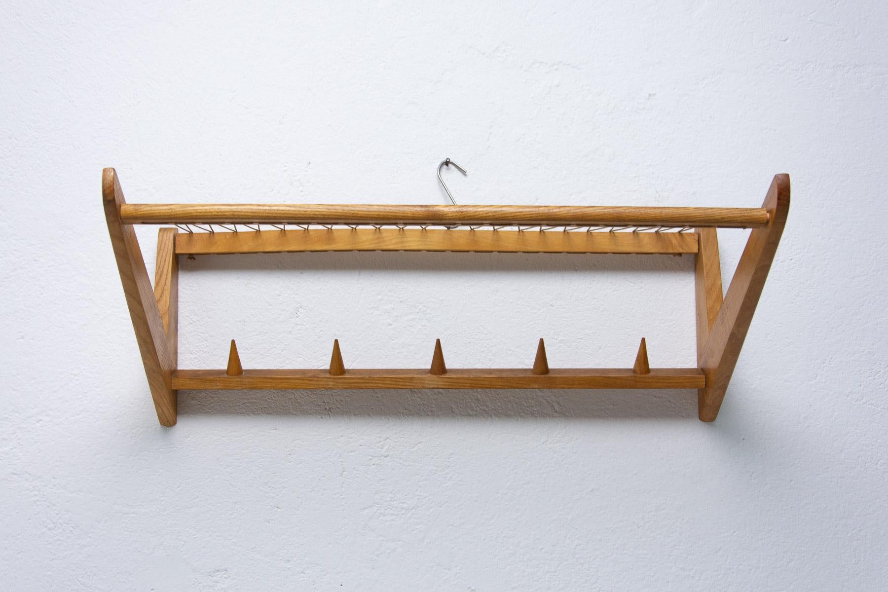 Mid-Century Wall Shelf by Krásná Jizba, Czechoslovakia, 1960's For Sale 7