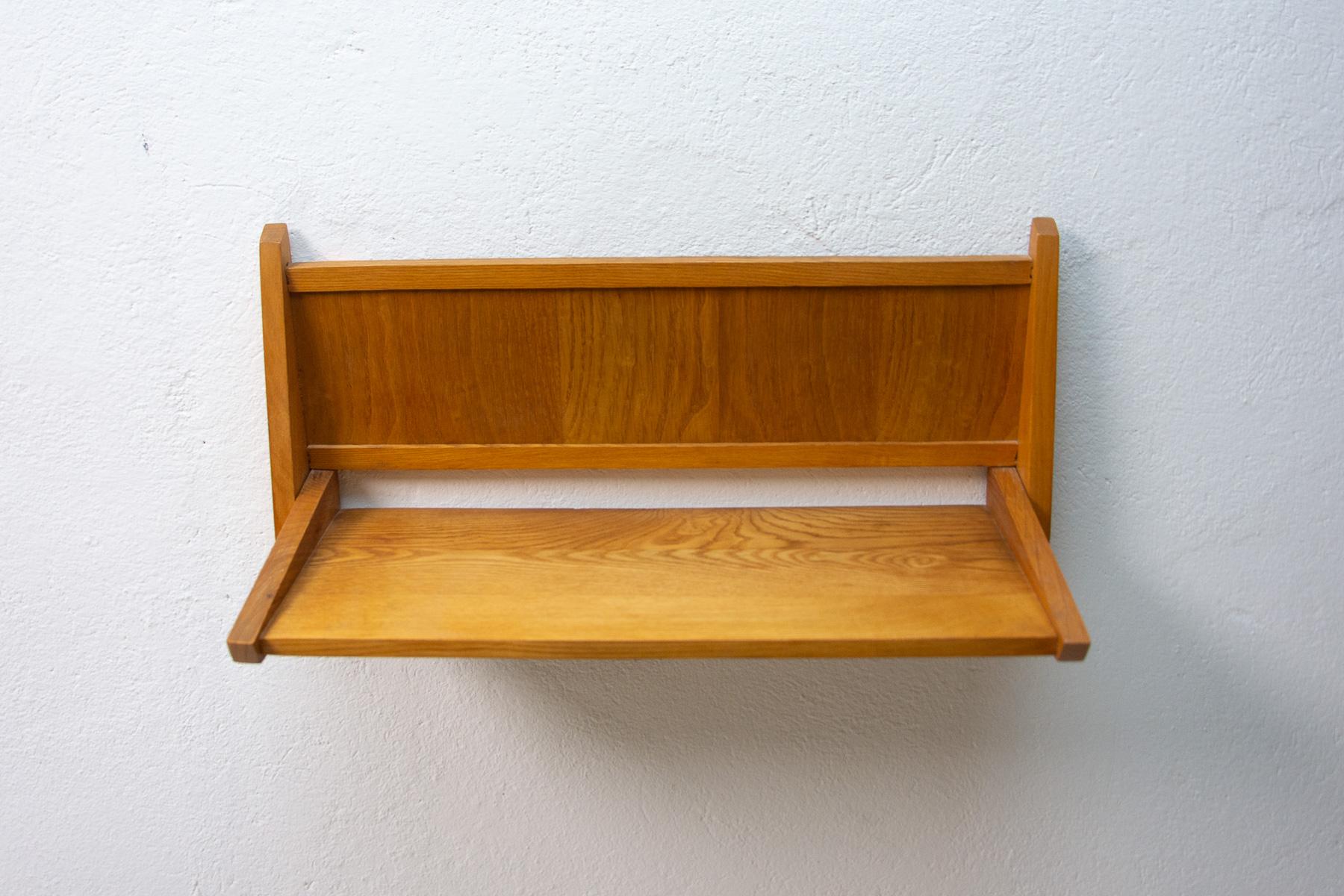 Mid-Century Wall Shelf by ULUV, Czechoslovakia, 1960's In Good Condition For Sale In Prague 8, CZ