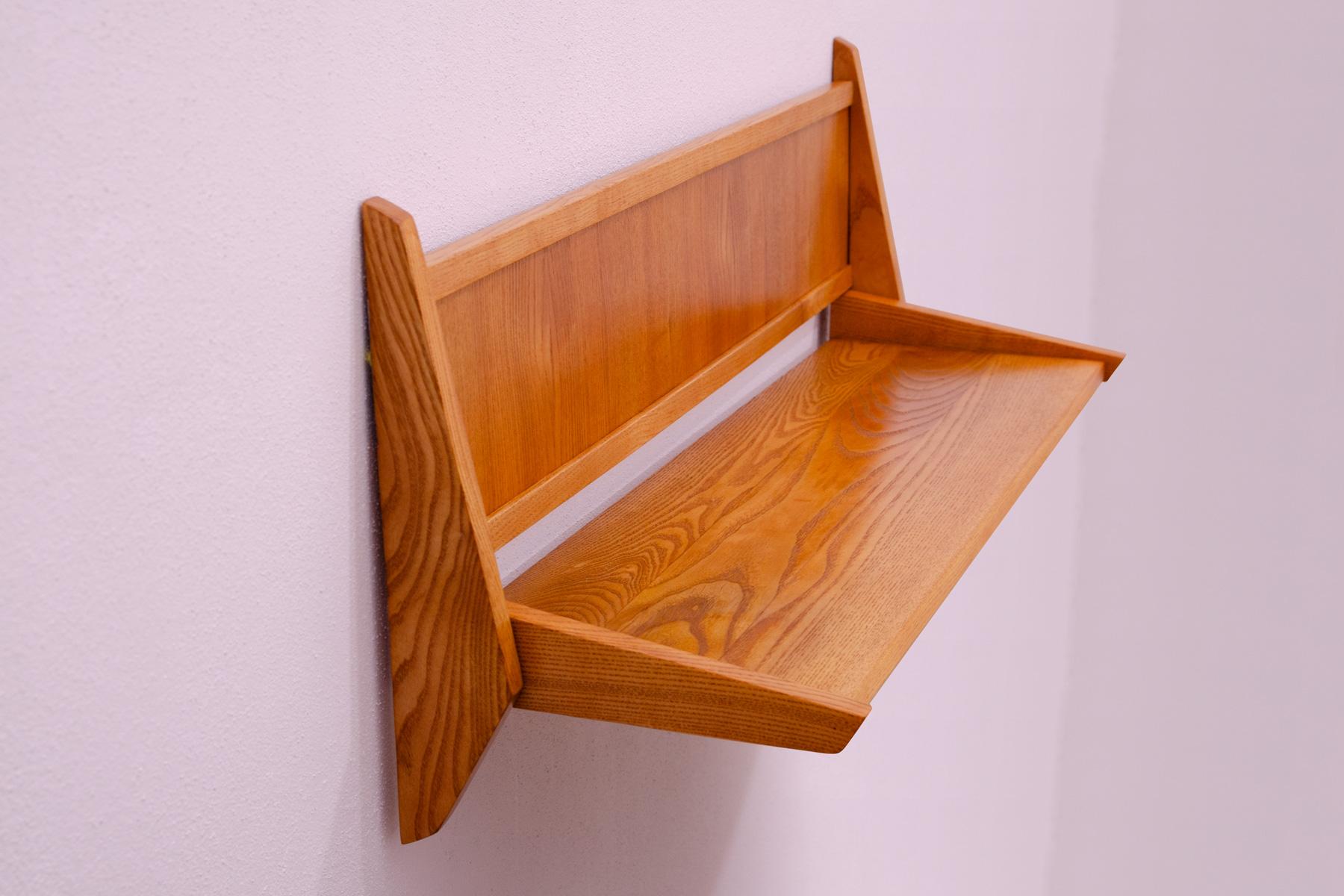 Mid century wall shelf by ULUV, Czechoslovakia 1960´s In Good Condition For Sale In Prague 8, CZ