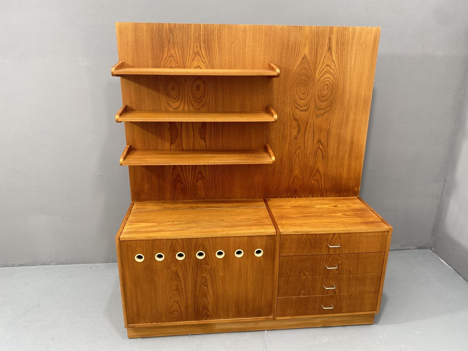 Mid century wall shelf system by Český nábytek, 1960´s, Czechoslovakia In Excellent Condition For Sale In Prague 8, CZ