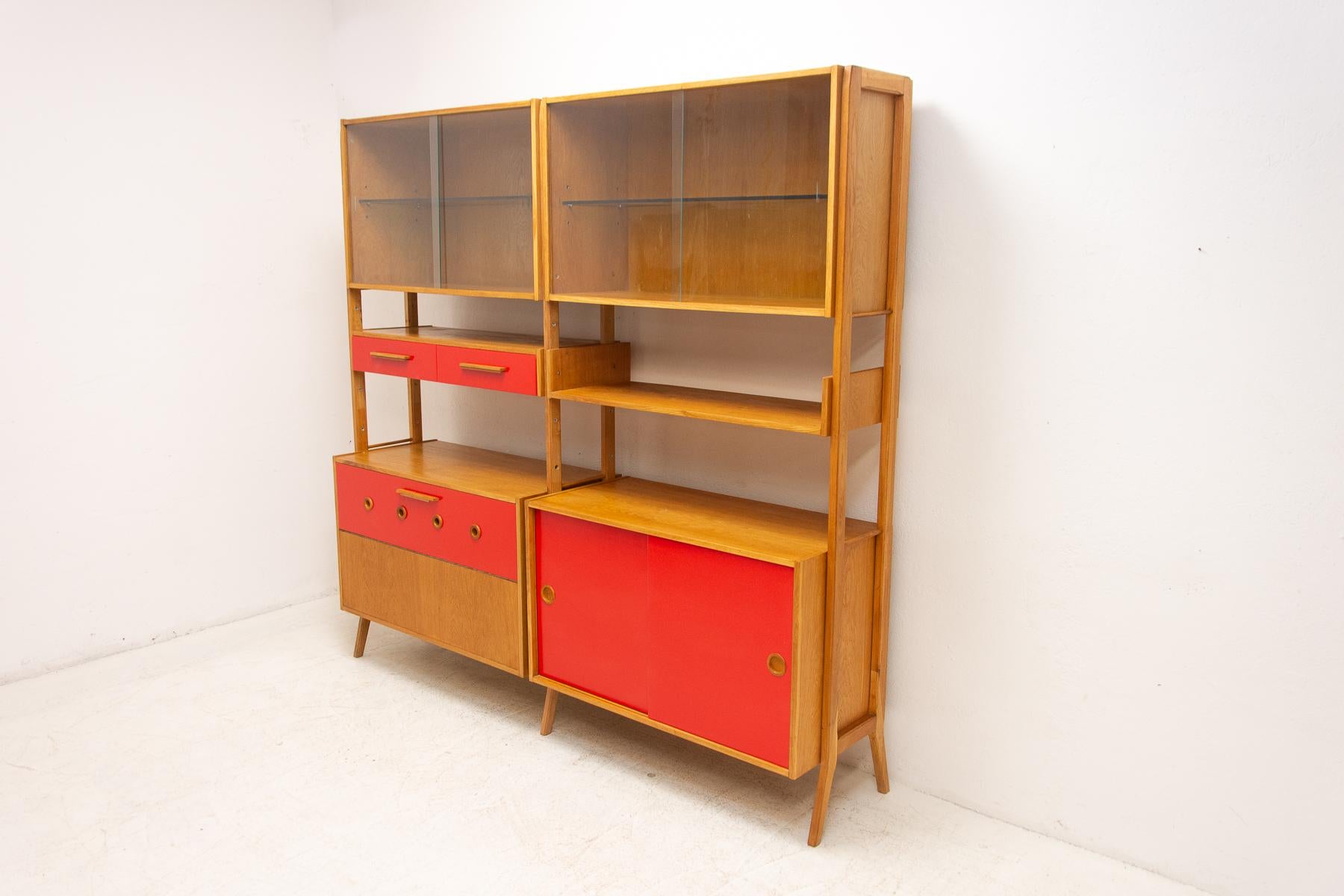 Mid century wall shelf system from the 1960´s. It was designed by František Jirák and was made by Tatra nábytok company in the former Czechoslovakia. It was renovated, in very good condition. Beech wood veneer.

 

Measures: Height: 189