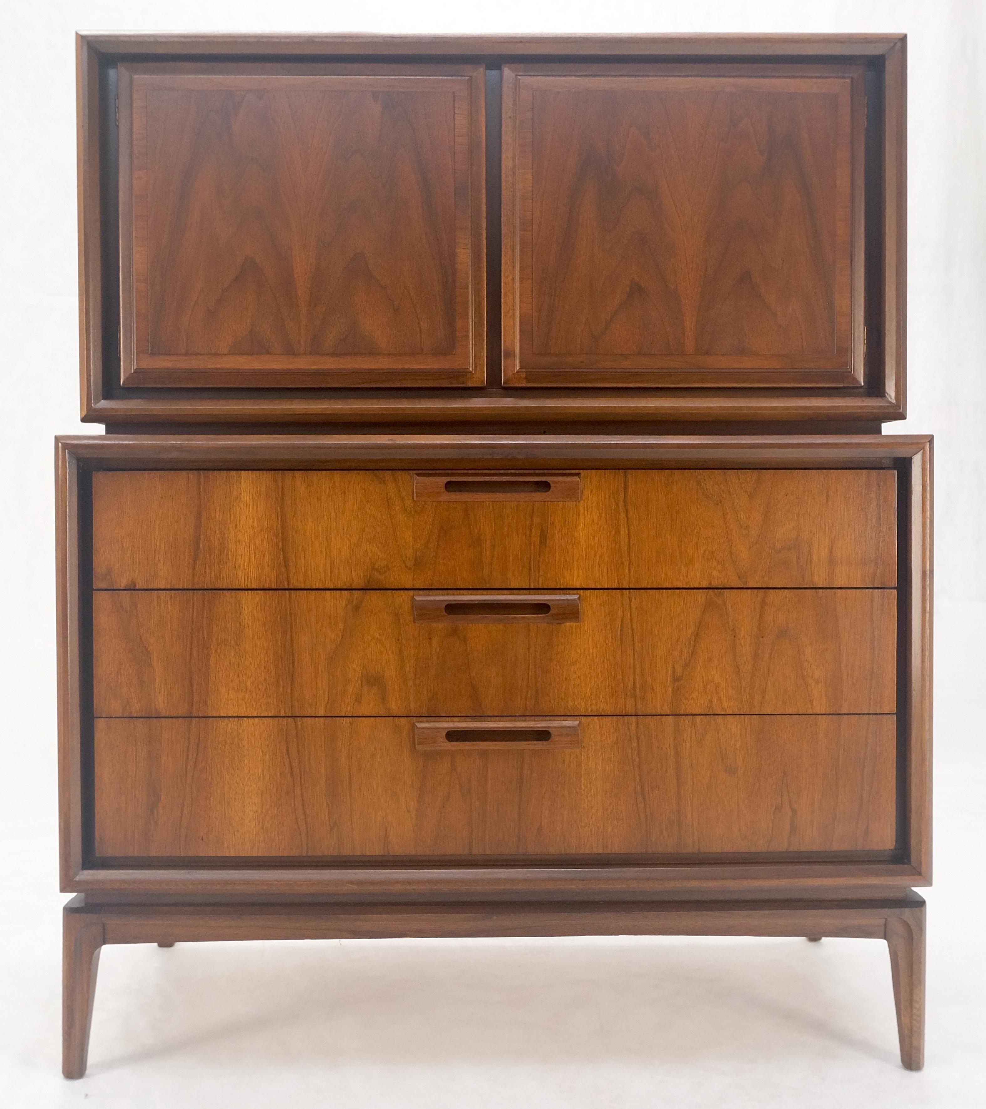 Americano Mid Century Walnut 2 Porte Scomparti 7 Cassetti High Boy Dresser MINT! in vendita