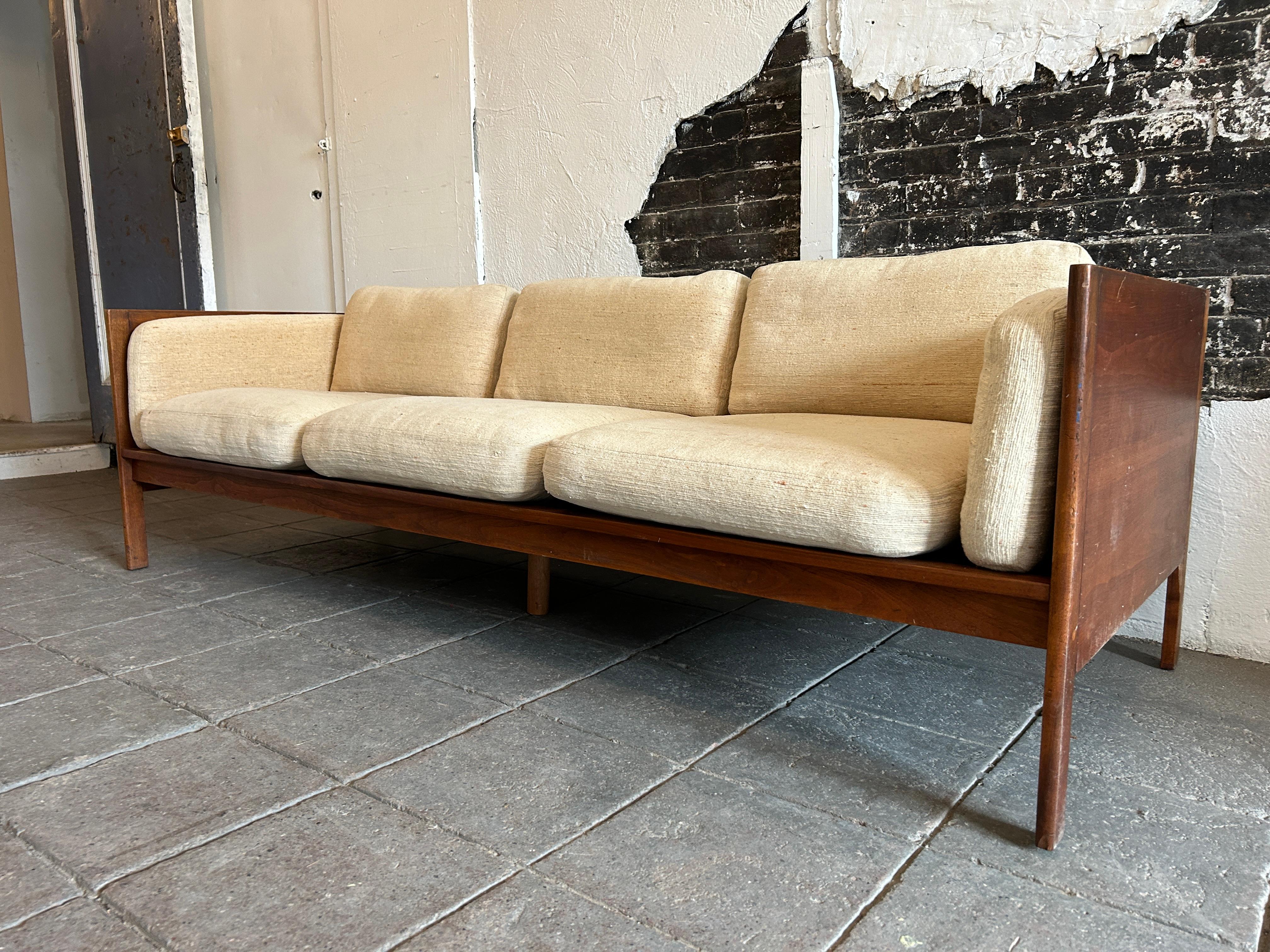 Midcentury Walnut 3 Seat Platform Armed Sofa Daybed by Richard Artschwager In Good Condition For Sale In BROOKLYN, NY