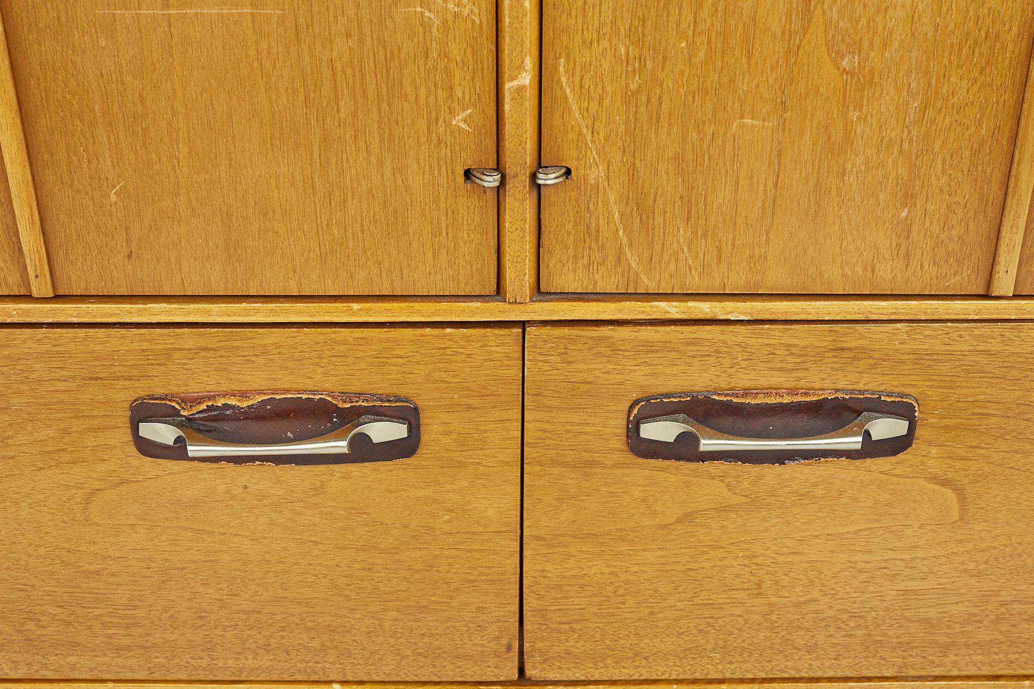 Mid Century Walnut 6 Drawer Lowboy Dresser In Good Condition For Sale In Countryside, IL