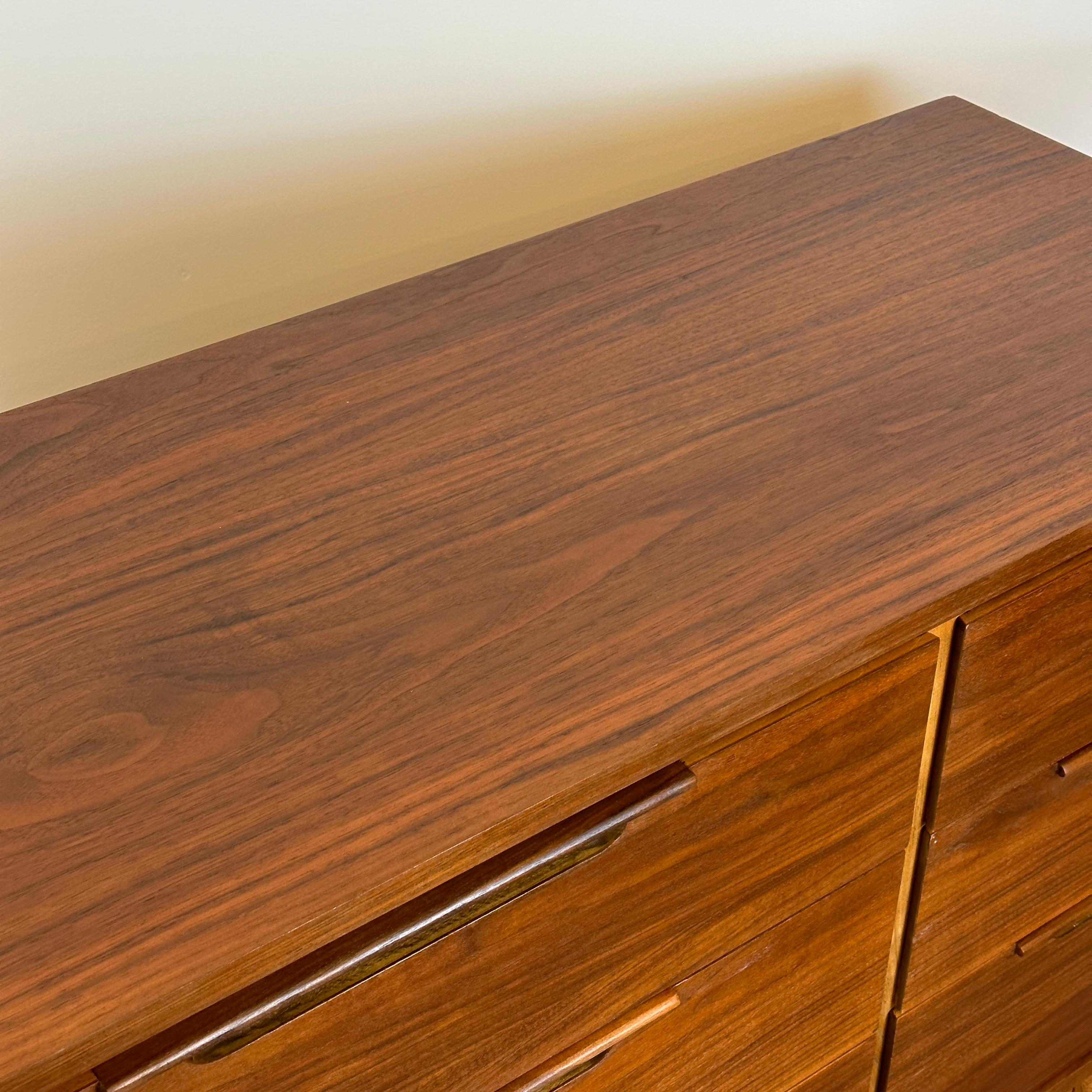 Mid Century Walnut 9-Drawer Dresser For Sale 3