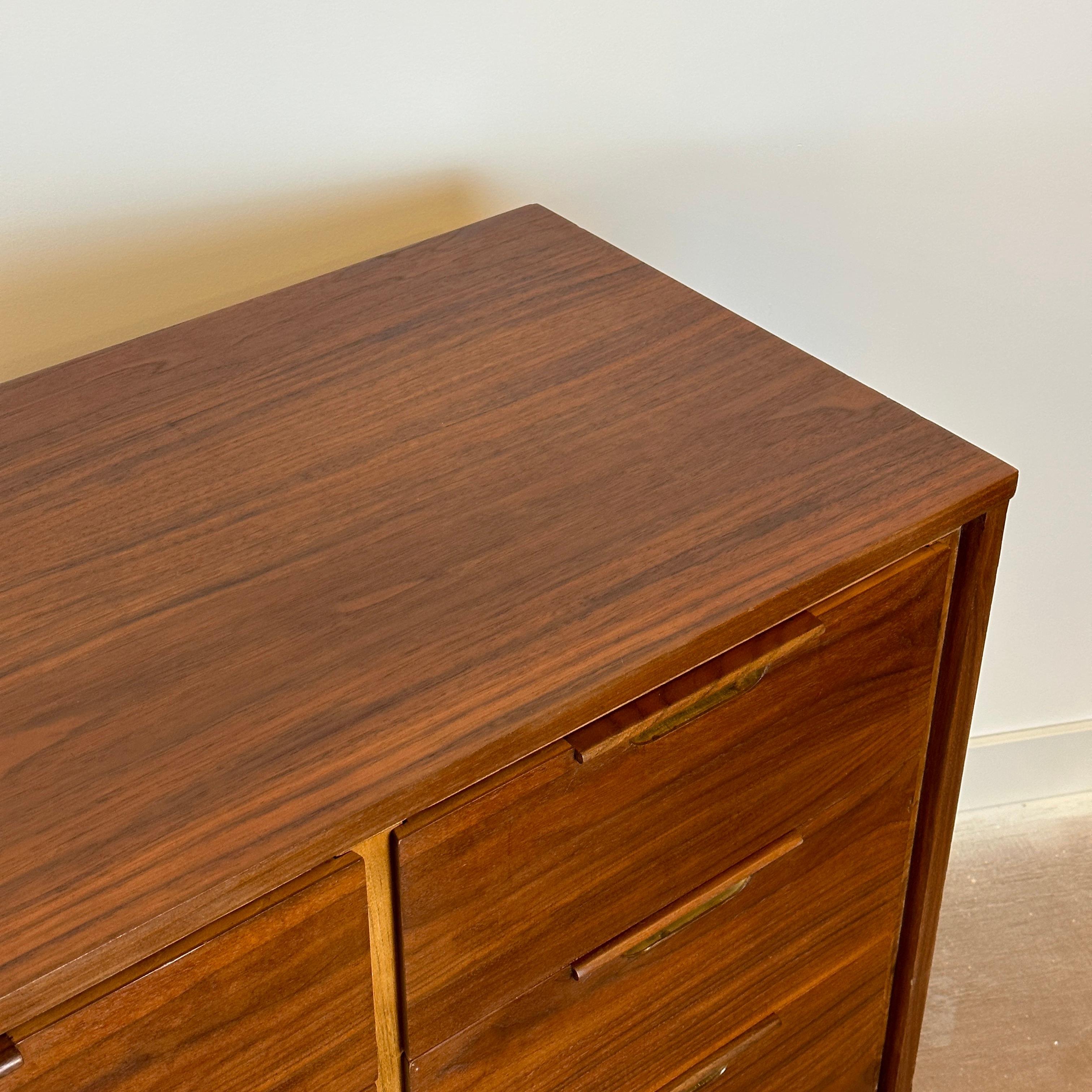 Mid Century Walnut 9-Drawer Dresser For Sale 4