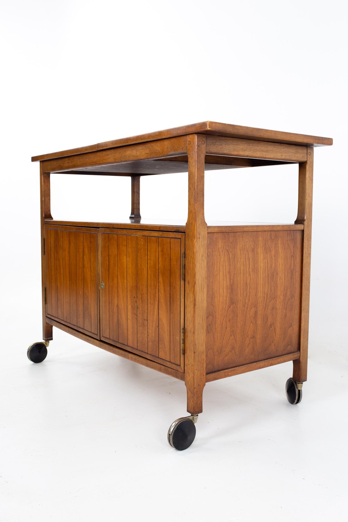 Mid Century Walnut and Black Laminate Expanding Bar Cart In Good Condition In Countryside, IL