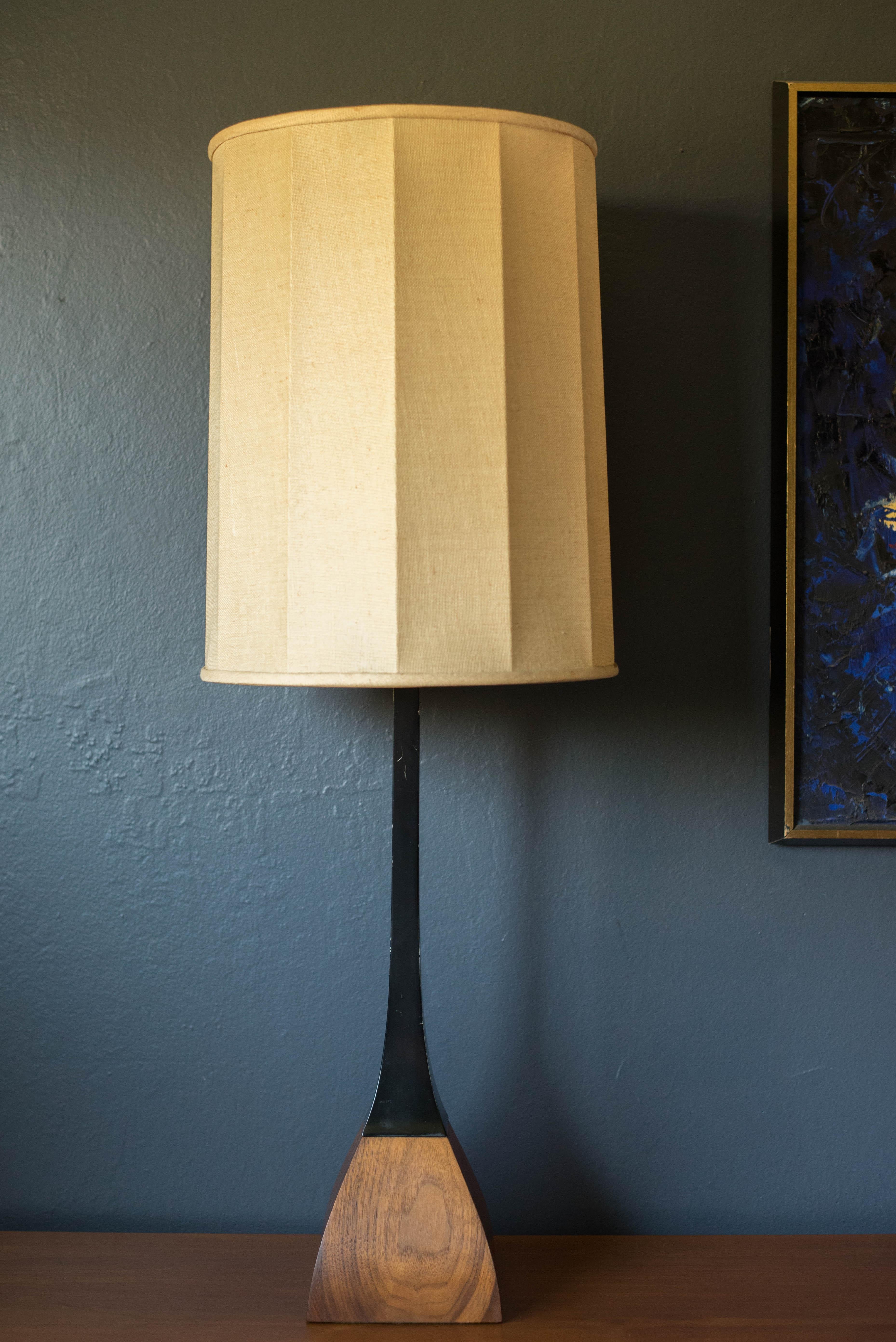 Vintage accent table lamp by Laurel Lamp Co. circa 1960s. This piece features a black stem and sculptural walnut base. Lamp shade is not included.
  




Offered by Mid Century Maddist