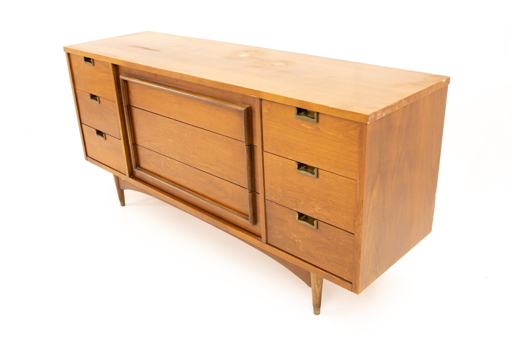 Midcentury Walnut and Brass 9 Drawer Lowboy Dresser In Good Condition In Franklin Park, IL