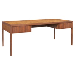 Bureau de direction du milieu du siècle en Wood et bois de ronce par Stow Davis