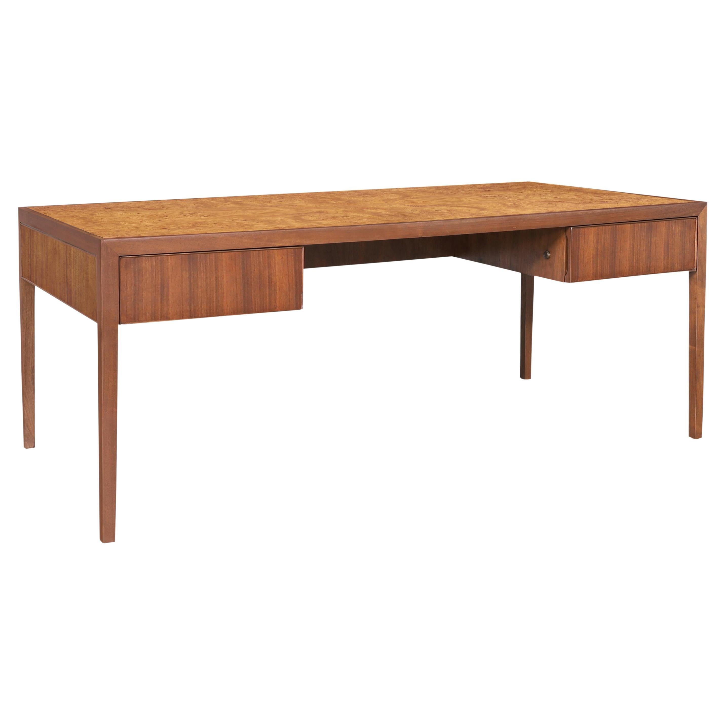 Mid-Century Schreibtisch aus Nussbaum und Wurzelholz von Stow Davis