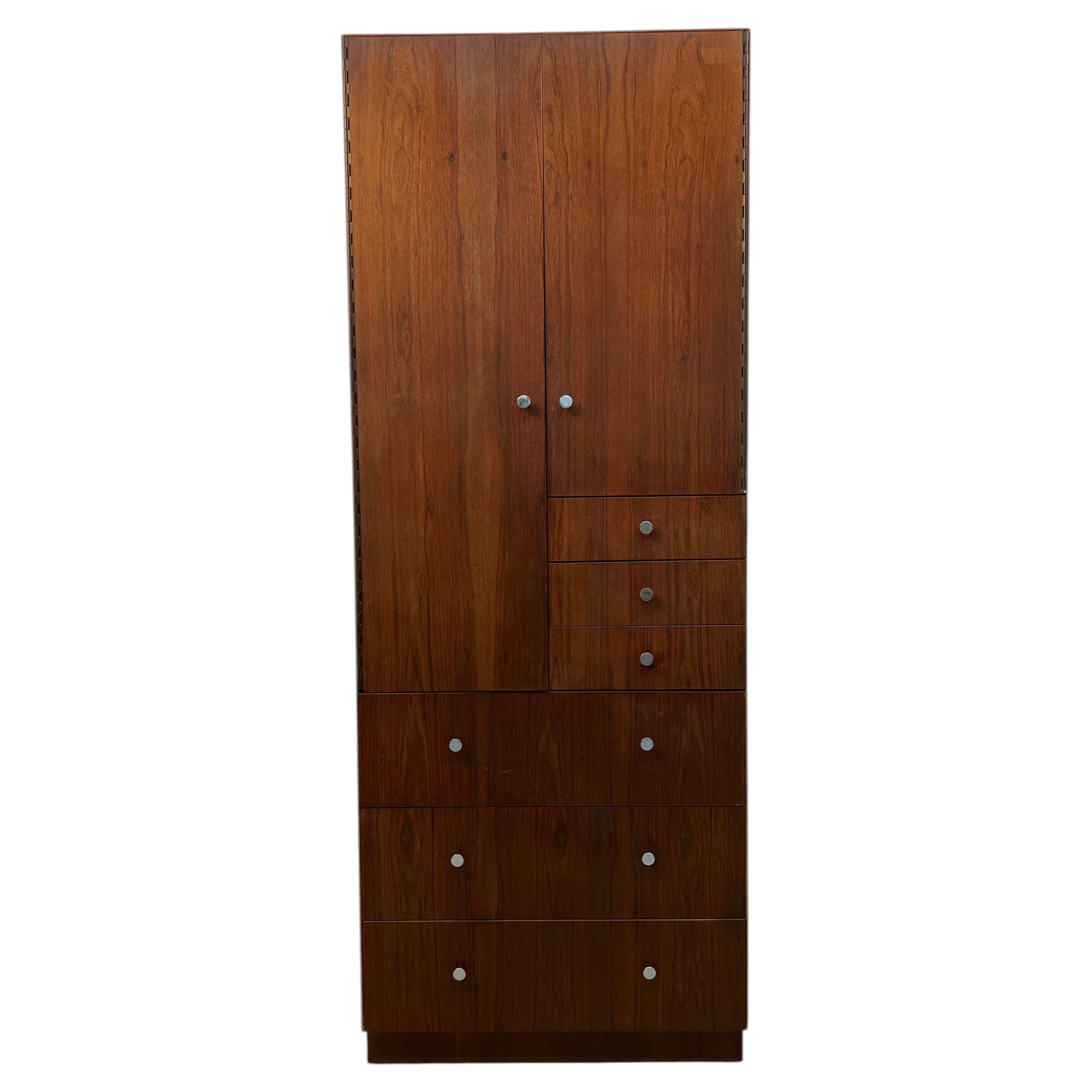 Comò in noce e cromo in stile Mid-Century di Directional in vendita