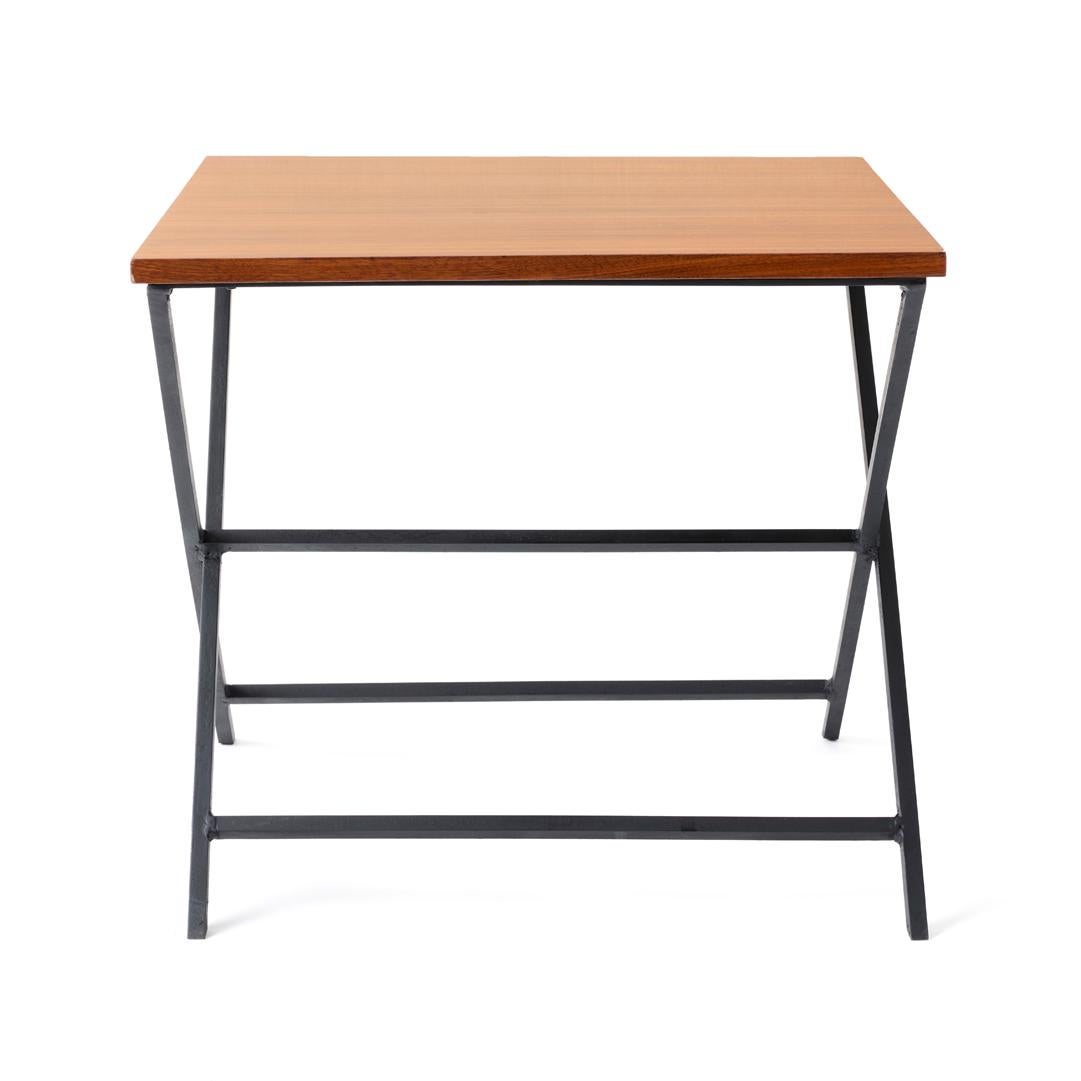 Mid-Century Modern Table en noyer et fer du milieu du siècle en vente