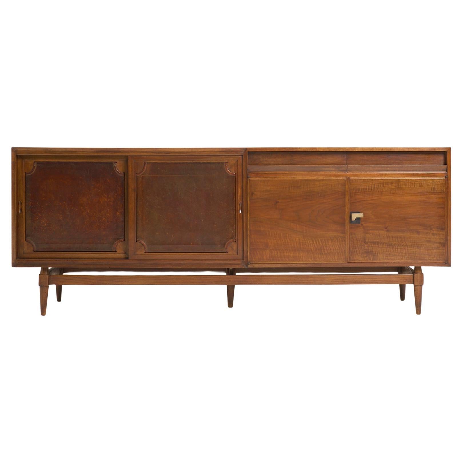 Mid-Century Walnut and Leather Sideboard in vendita