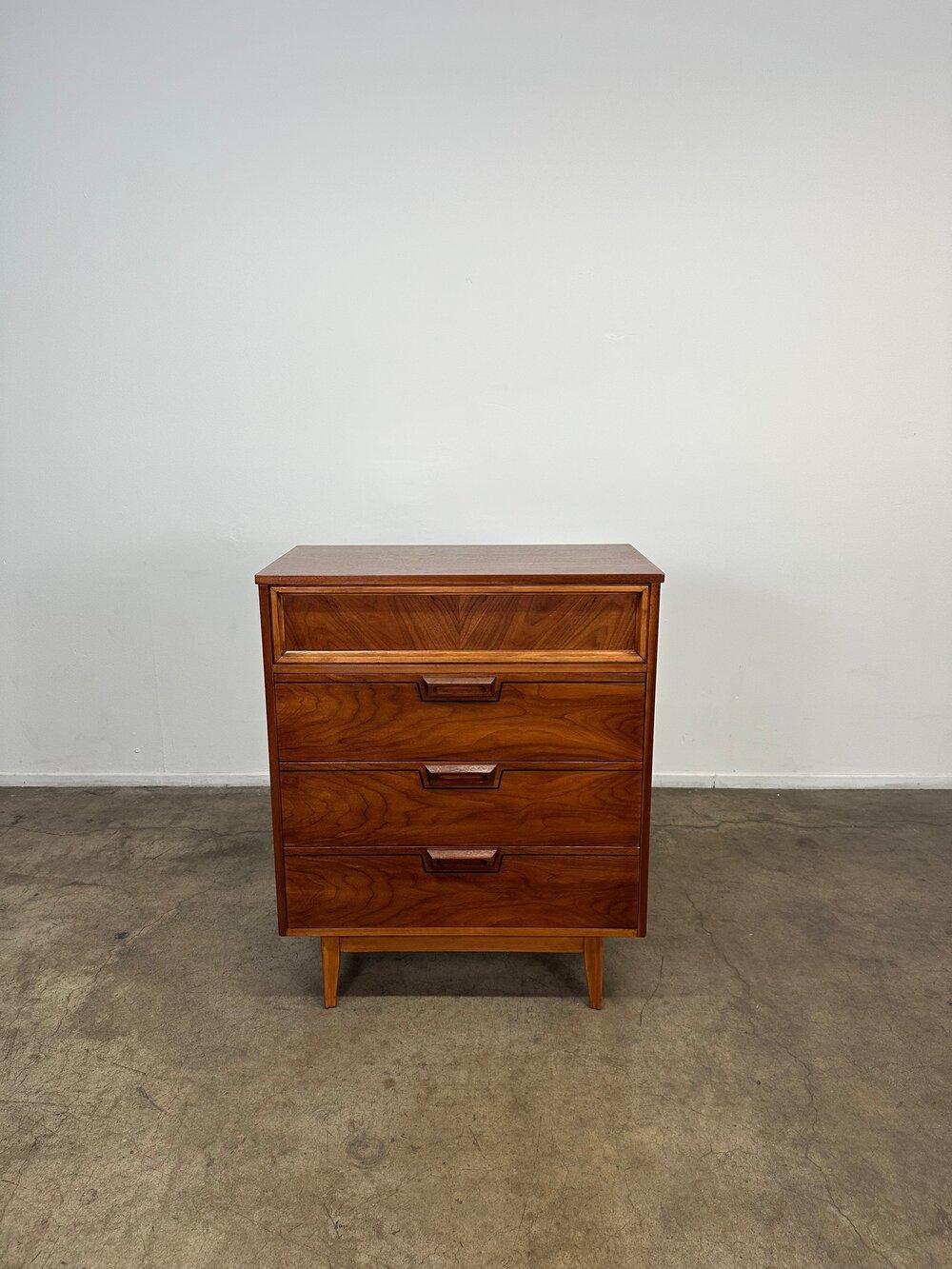 W34 D18 H41.5

Vintage modern Highboy dresser fully restored smooth sliding 4 drawer with solid wood handles. Clean interior drawers, dovetail drawers, and solid wood interior. The wood box has a strong grain walnut veneer, we have refinished down