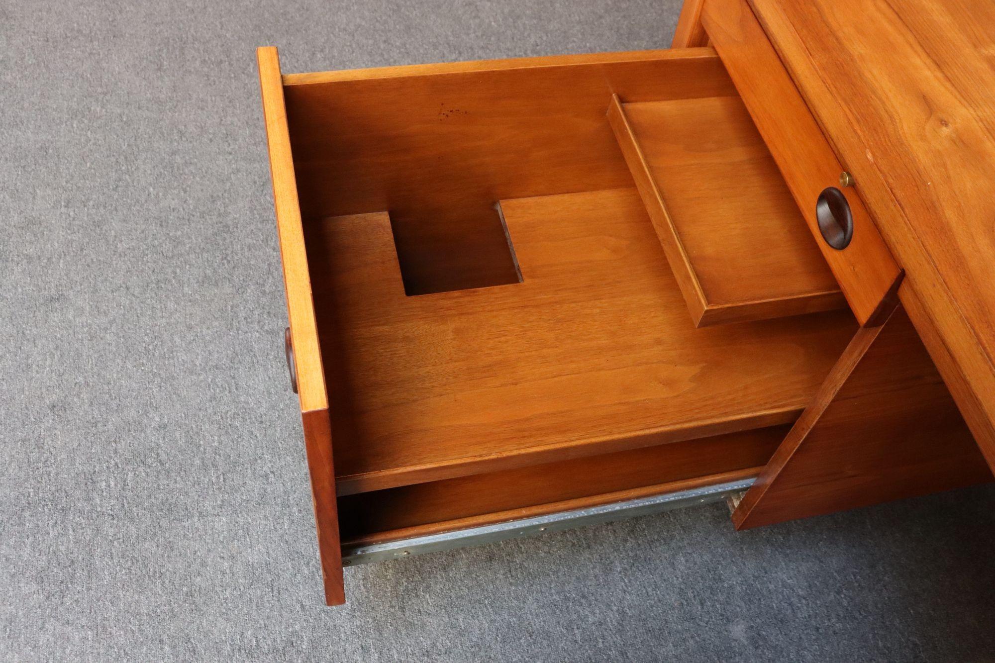 Chefschreibtisch aus Nussbaum und Palisander aus der Jahrhundertmitte von Edward Wormley für Dunbar im Angebot 10