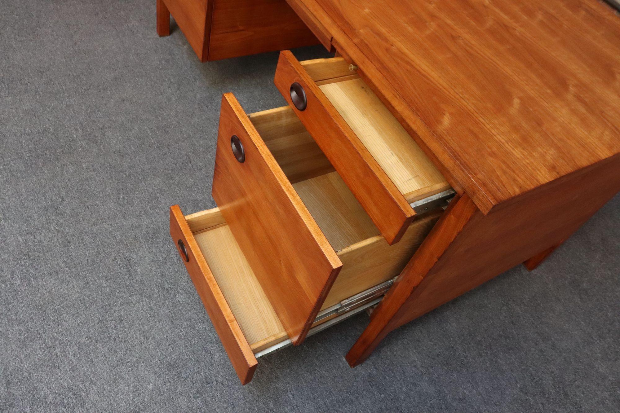 Chefschreibtisch aus Nussbaum und Palisander aus der Jahrhundertmitte von Edward Wormley für Dunbar im Angebot 11
