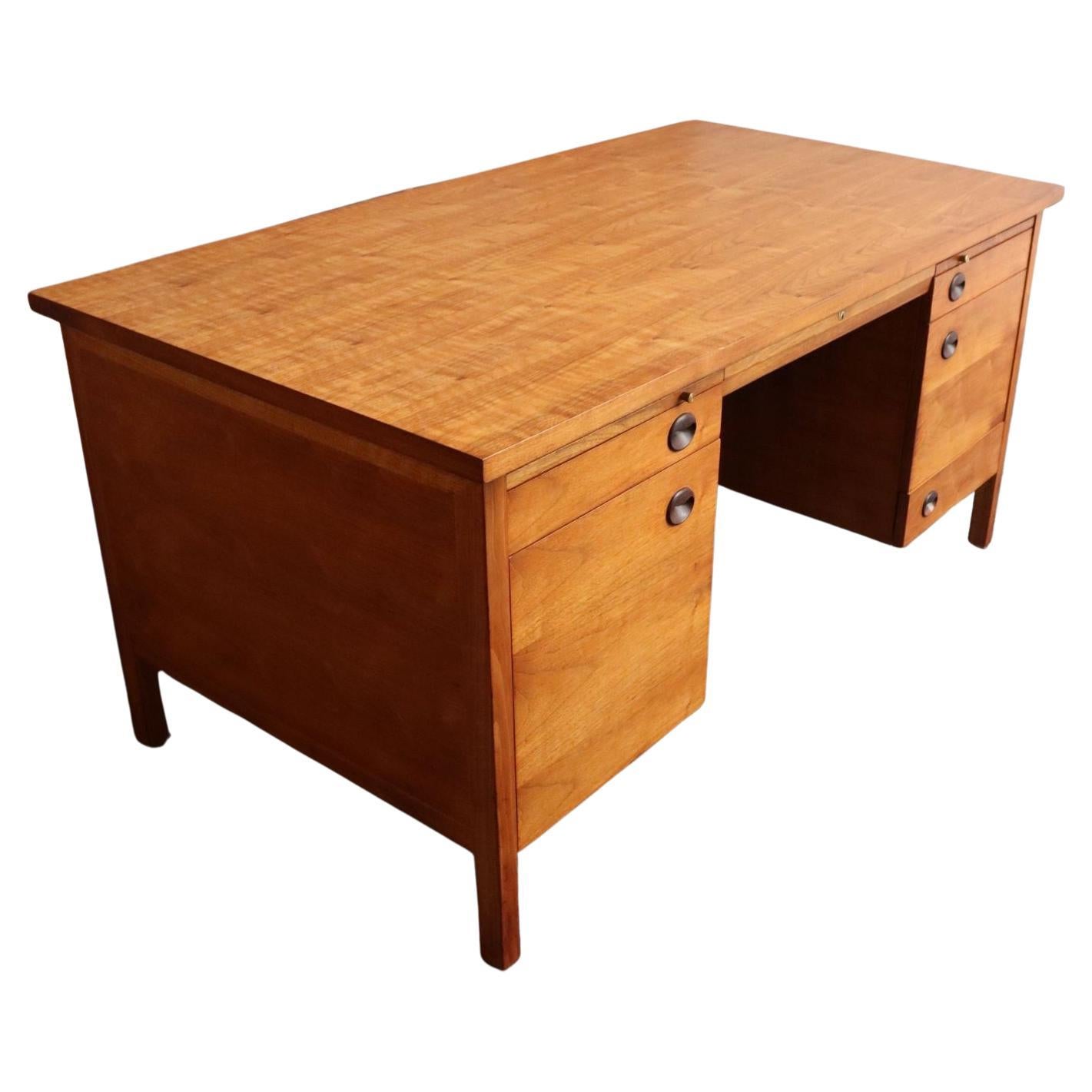 Chefschreibtisch aus Nussbaum und Palisander aus der Jahrhundertmitte von Edward Wormley für Dunbar im Angebot