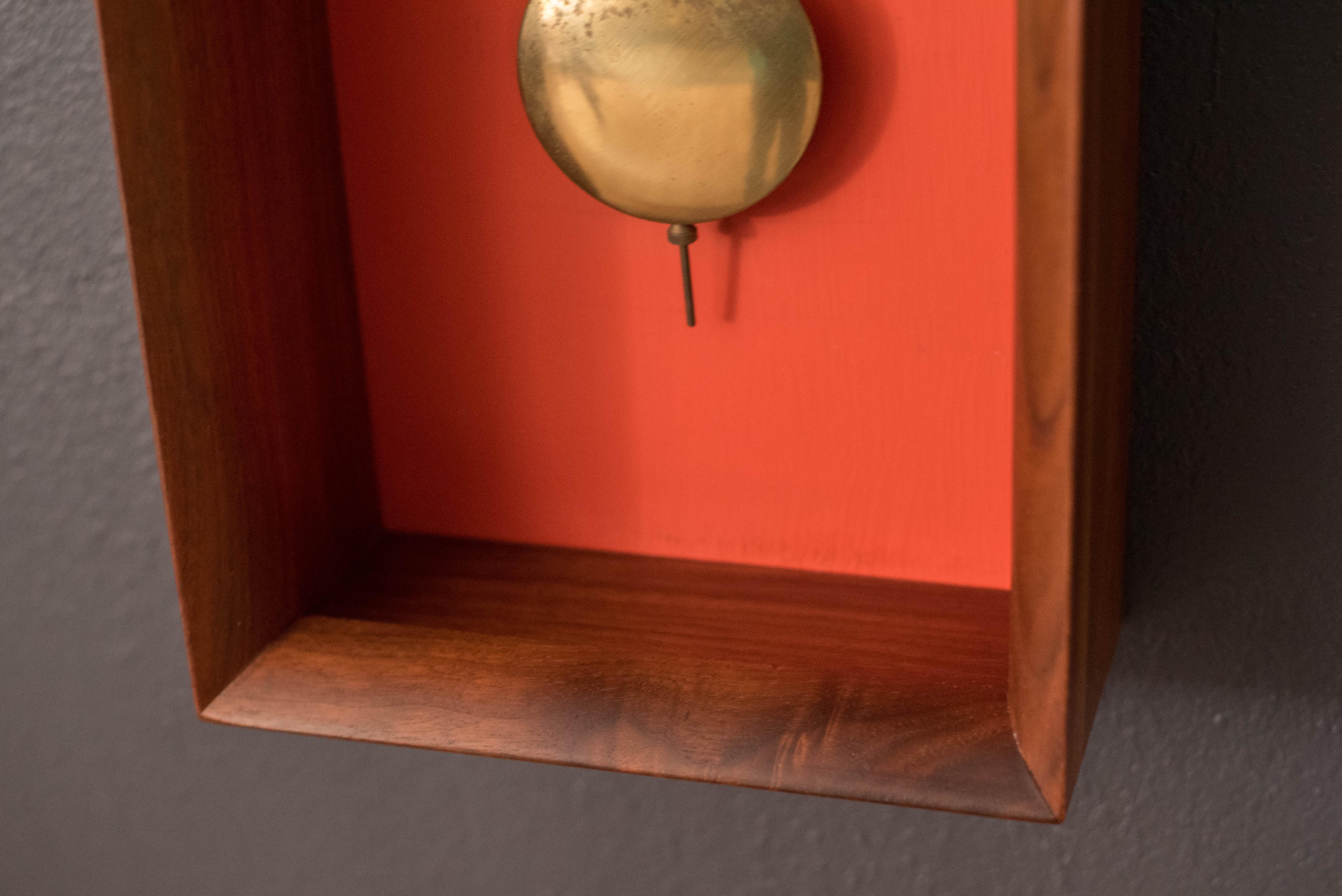 Midcentury Walnut Arthur Umanoff Meridian Pendulum Wall Clock for Howard Miller In Good Condition For Sale In San Jose, CA
