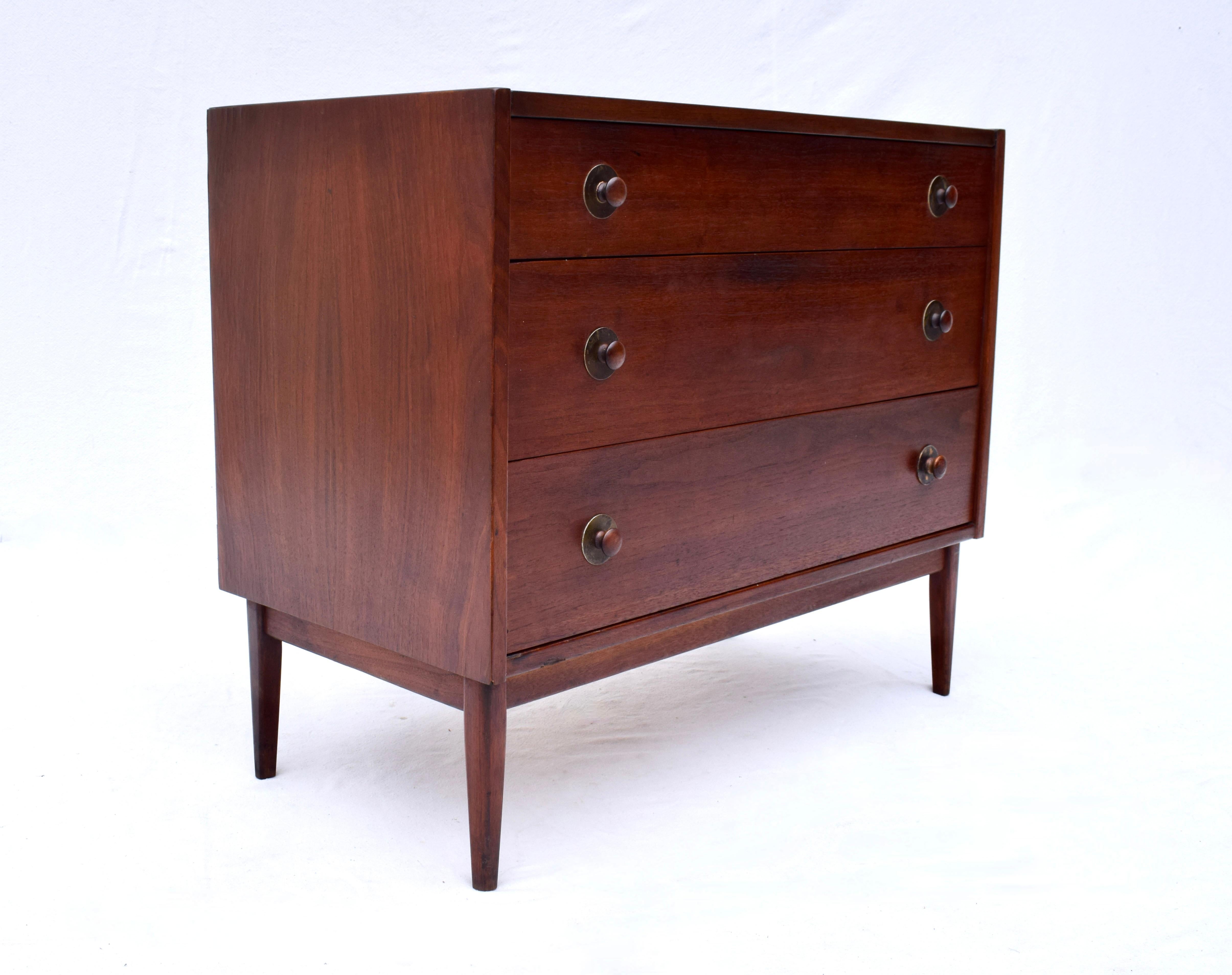 Metallo Cassapanca da scapolo in noce del Mid Century di Jack Cartwright per Founder's Furniture in vendita