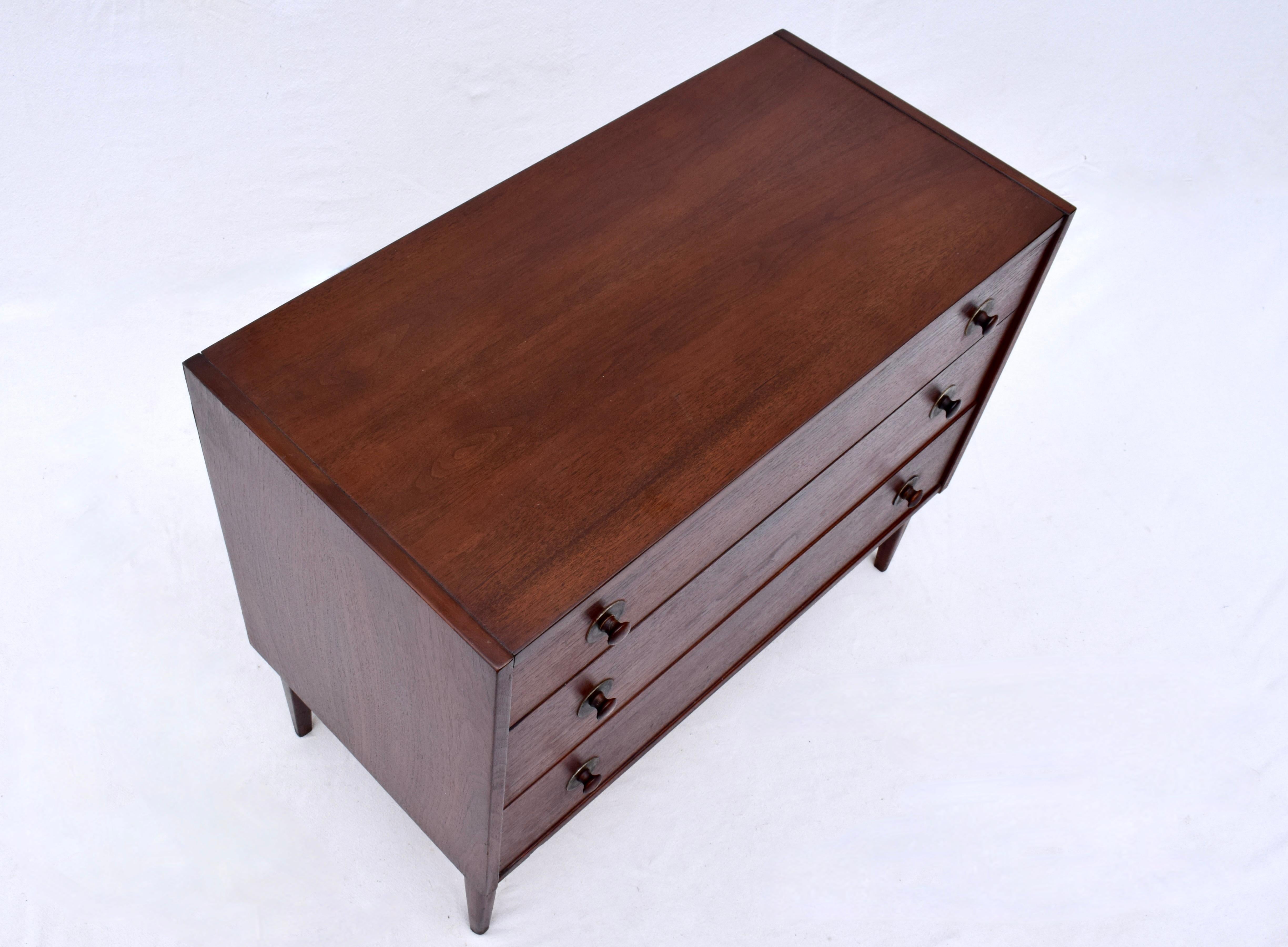 Cassapanca da scapolo in noce del Mid Century di Jack Cartwright per Founder's Furniture in vendita 2