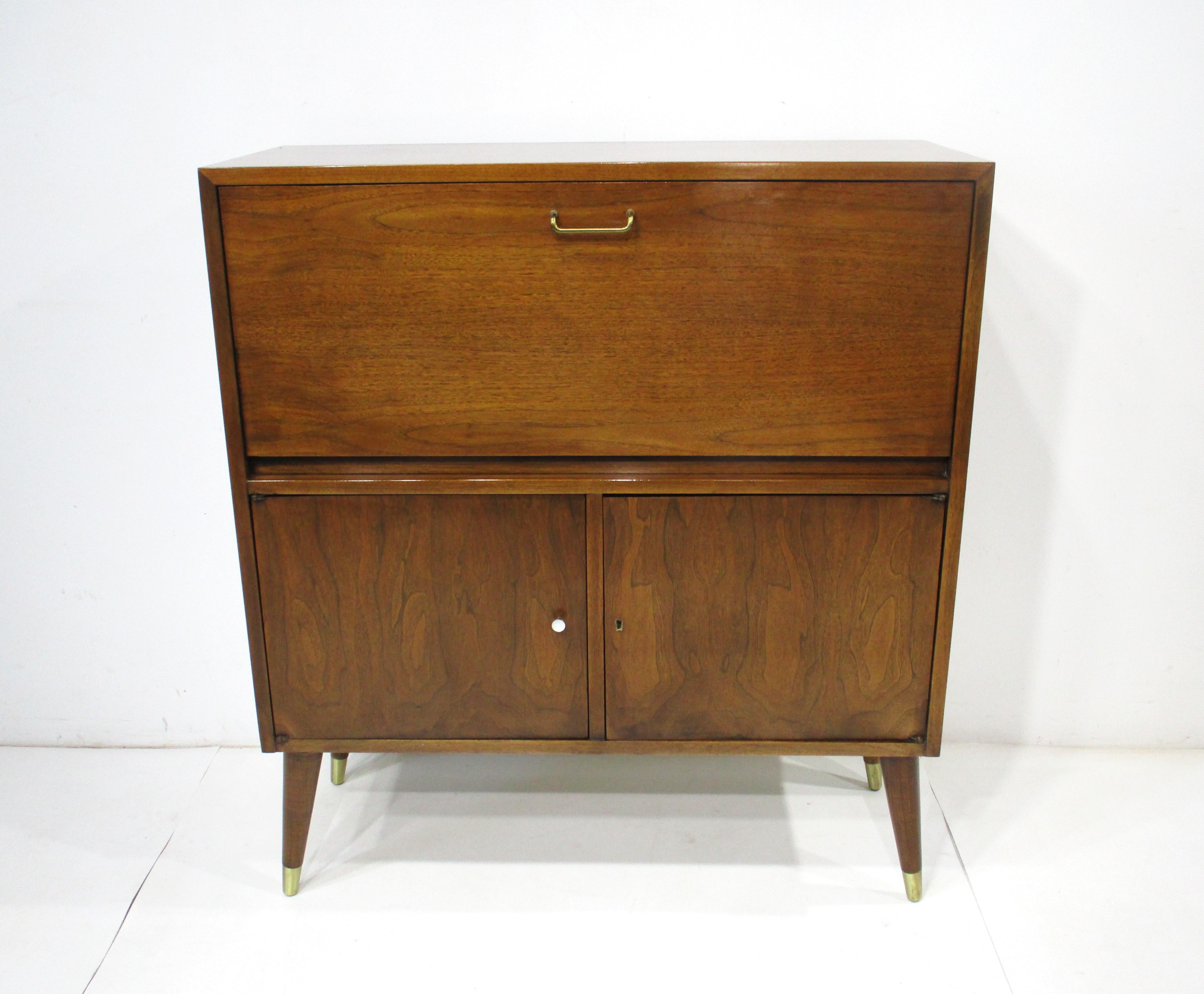 Mid-Century Modern Bar Merton Gershun du milieu du siècle dernier pour American of Martinsville en vente