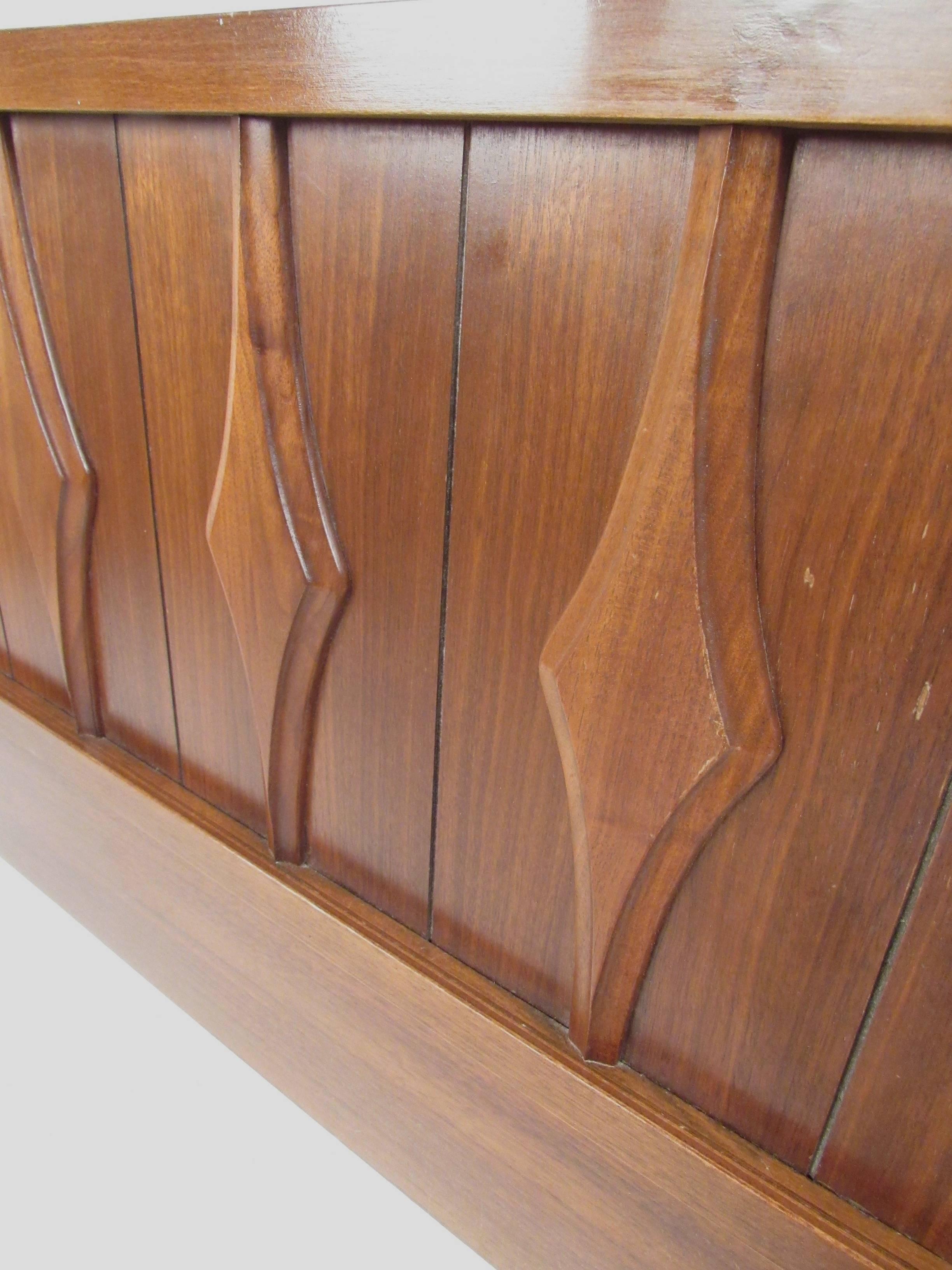 Midcentury Walnut Bedroom Suite by Coleman of Virginia In Good Condition For Sale In Brooklyn, NY